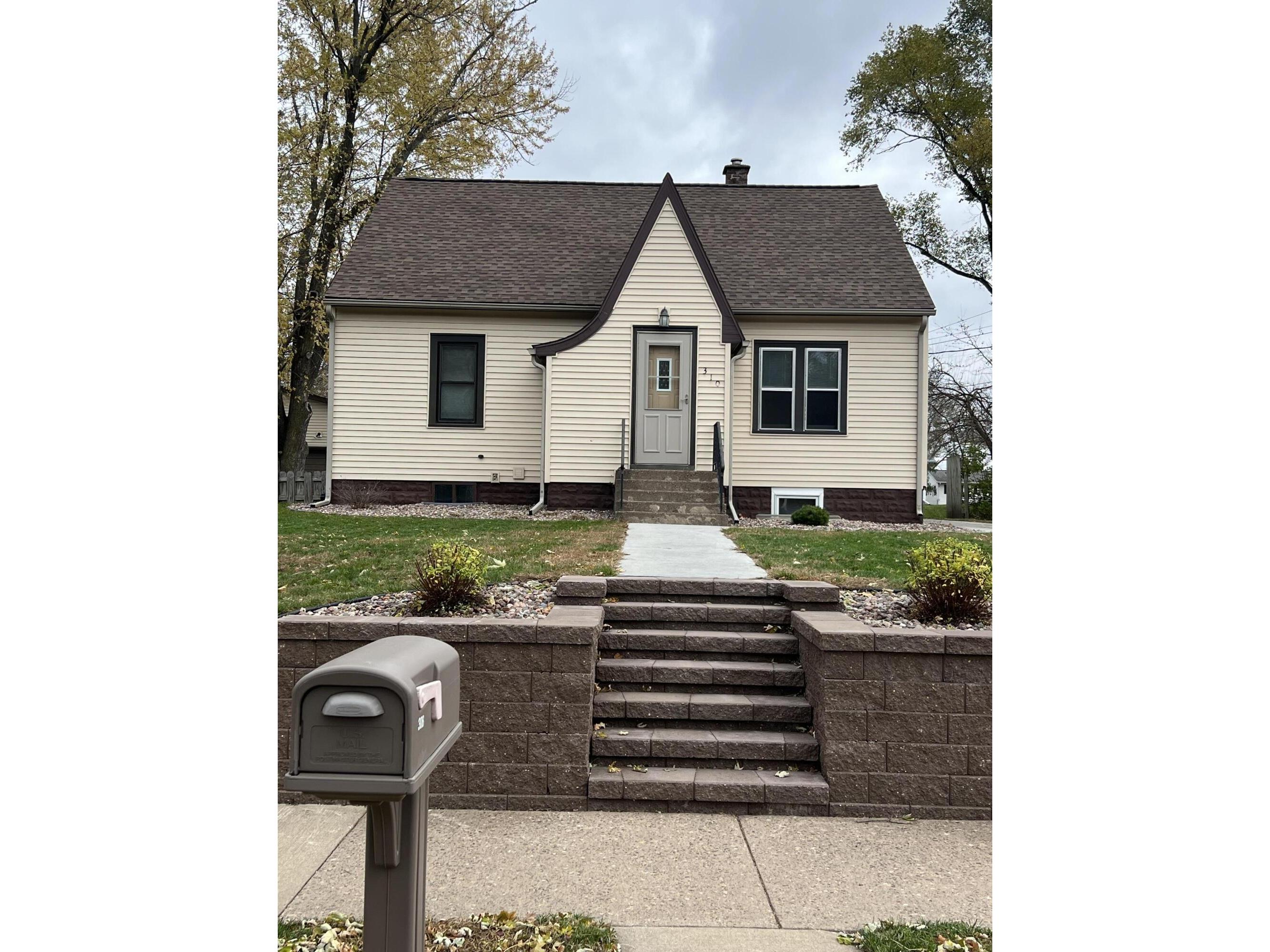 310 9th AVE N Onalaska WI 54650 1901366 image1