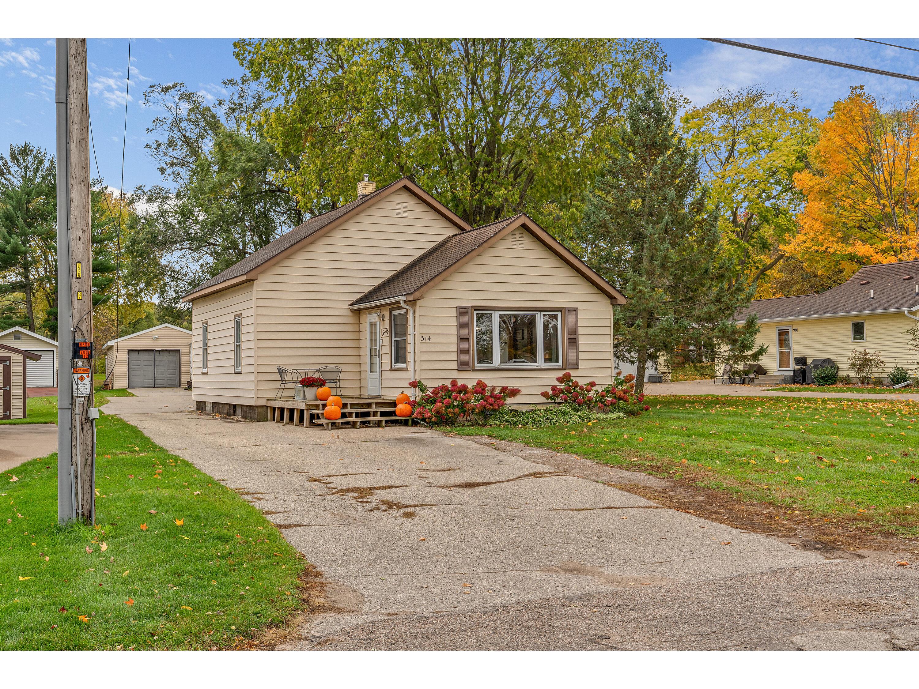 314 Hinkley Campbell WI 54603 1940422 image1