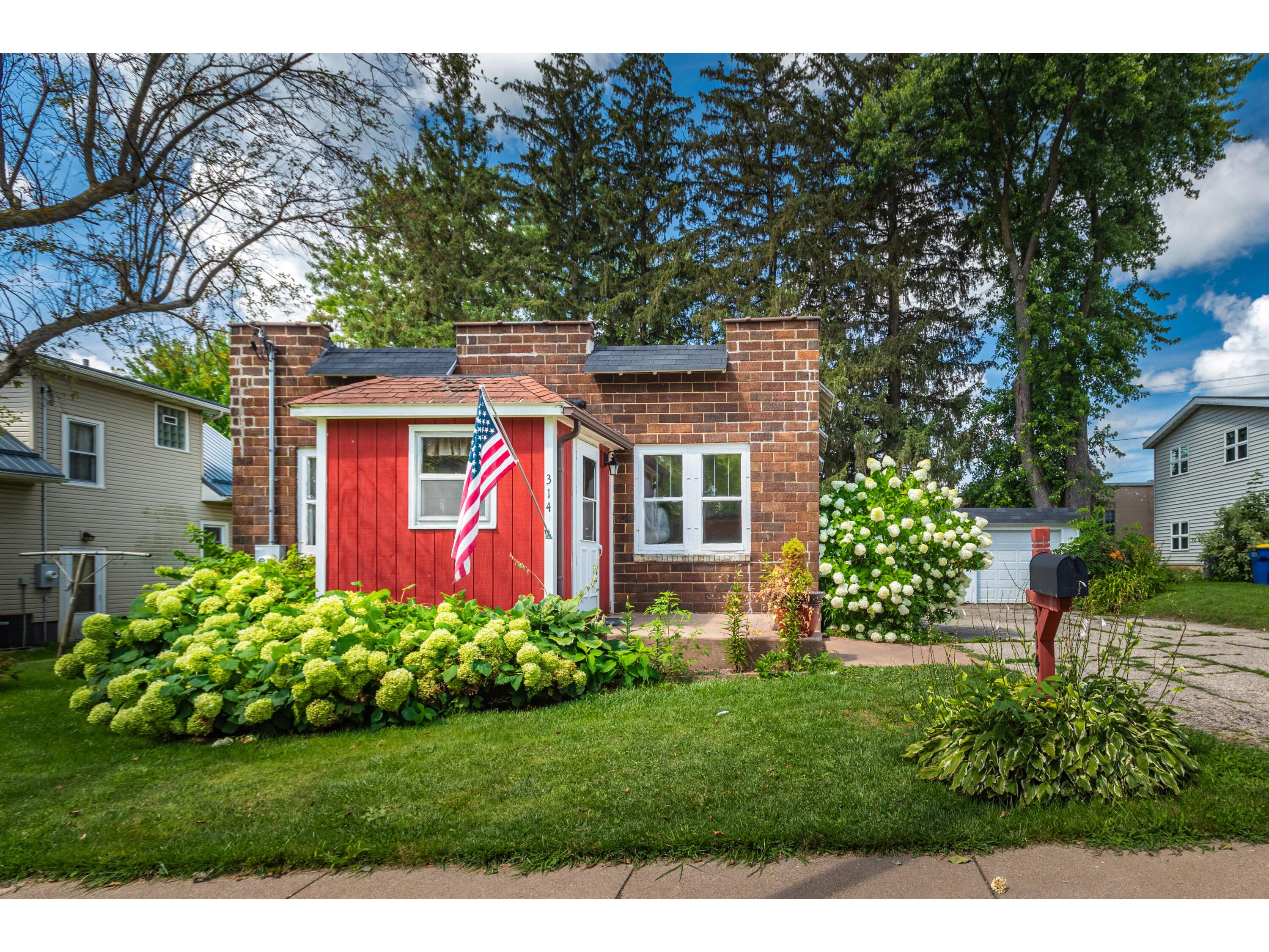 314 S Center Viroqua WI 54665 1887158 image1