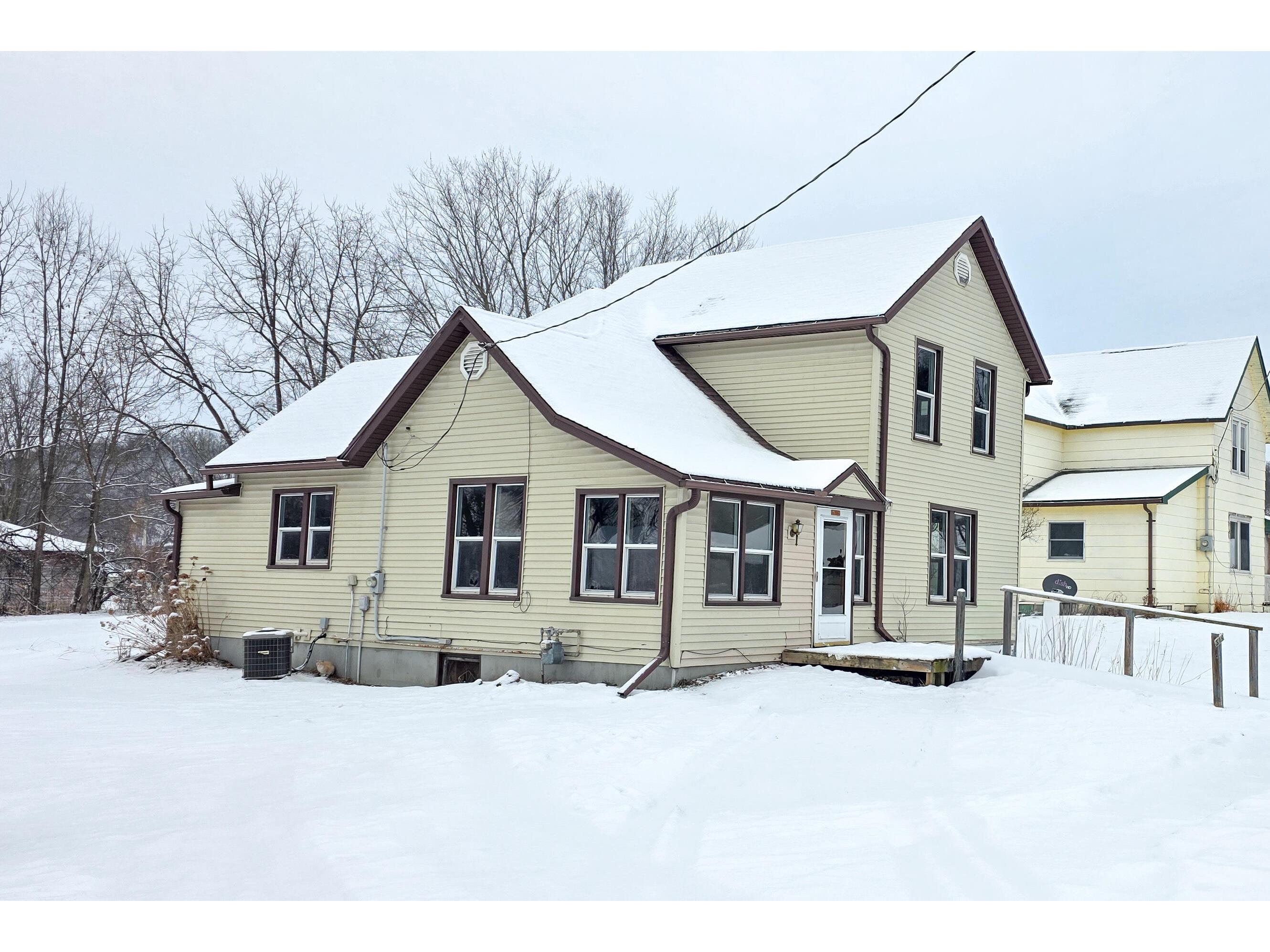 319 N Washington Viola WI 54664 1946106 image1