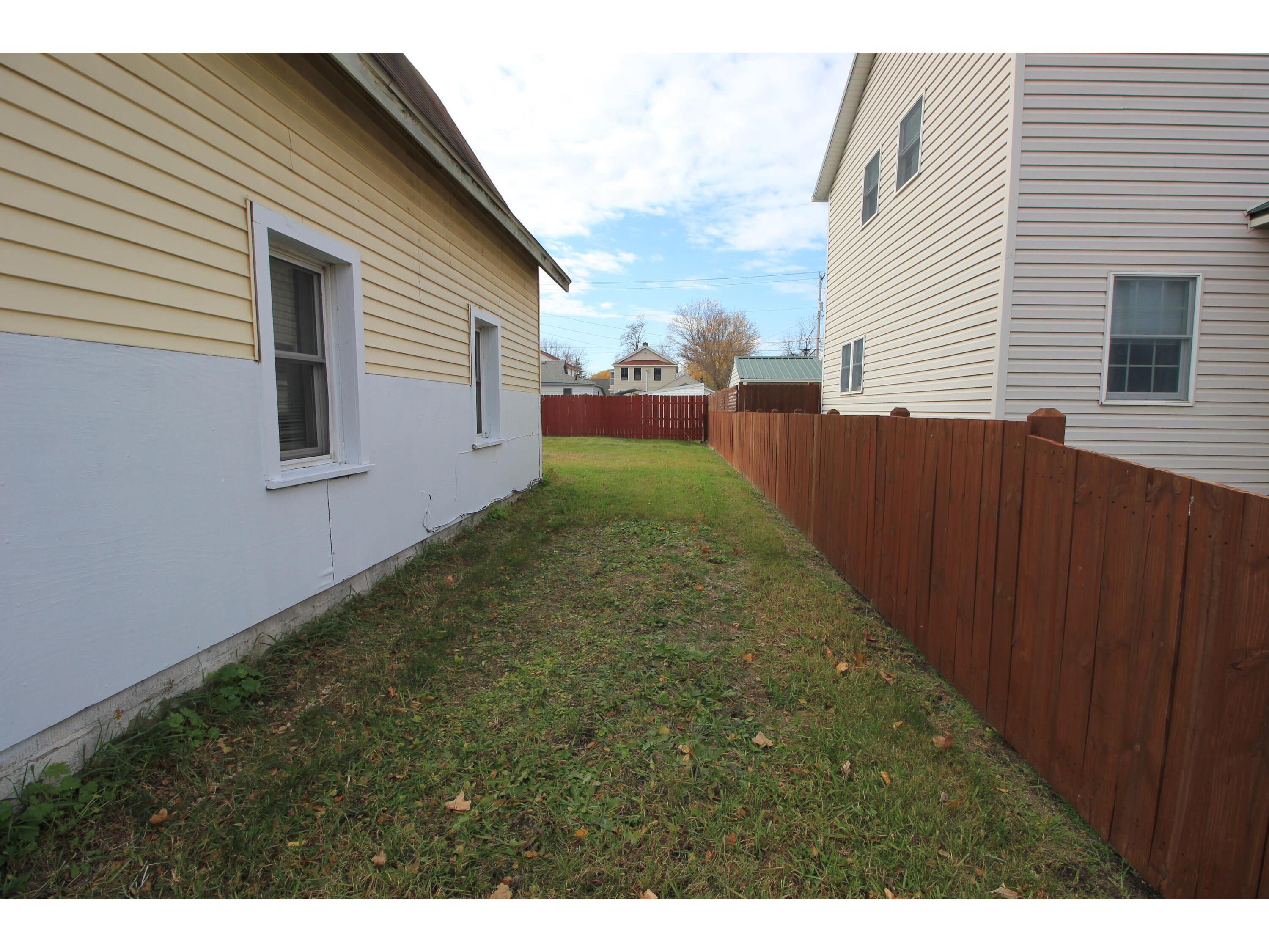 321 E Washington Prairie Du Chien WI 53821 1944033 image31