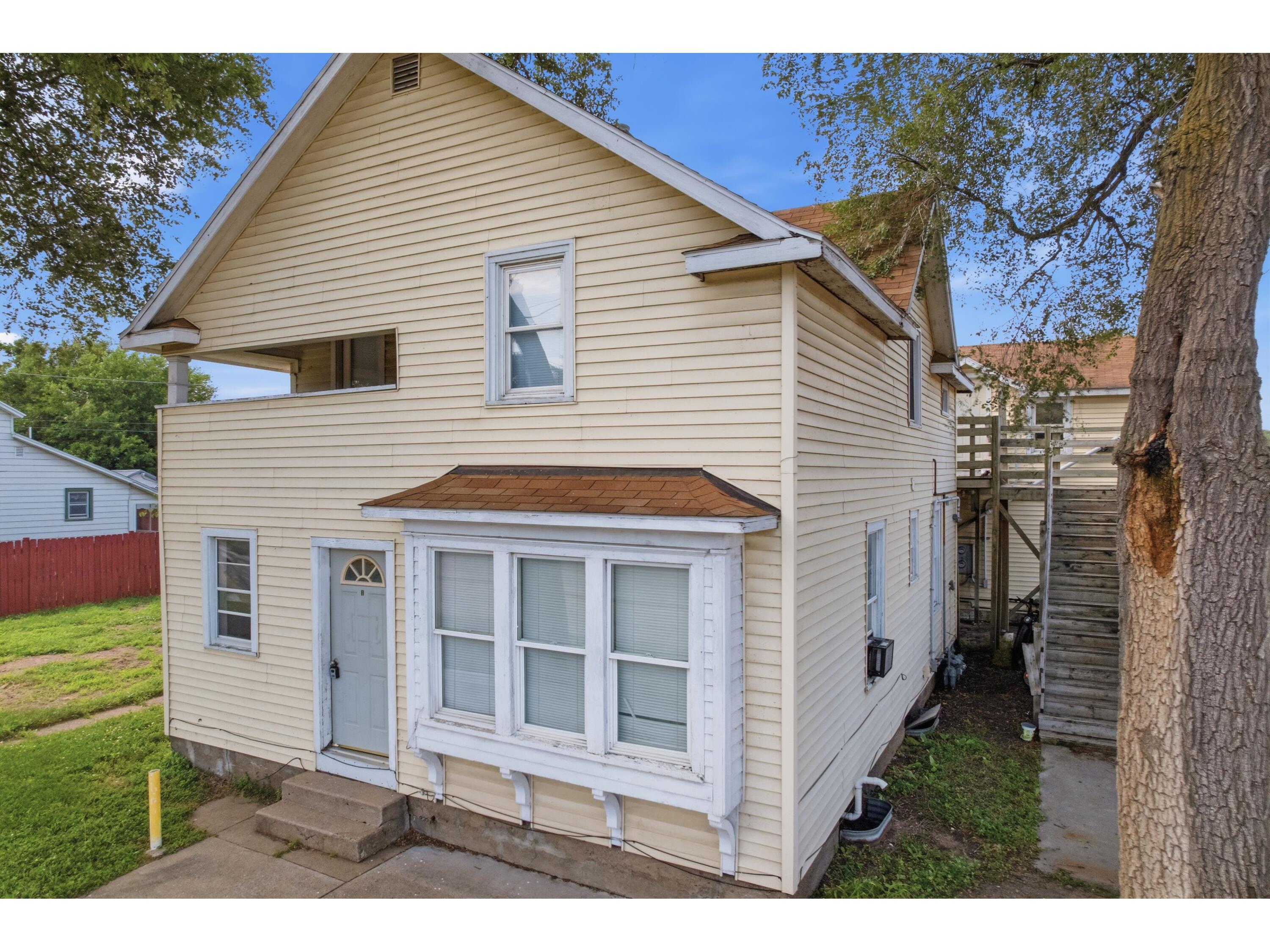 321 E Washington Prairie Du Chien WI 53821 1970457 image1