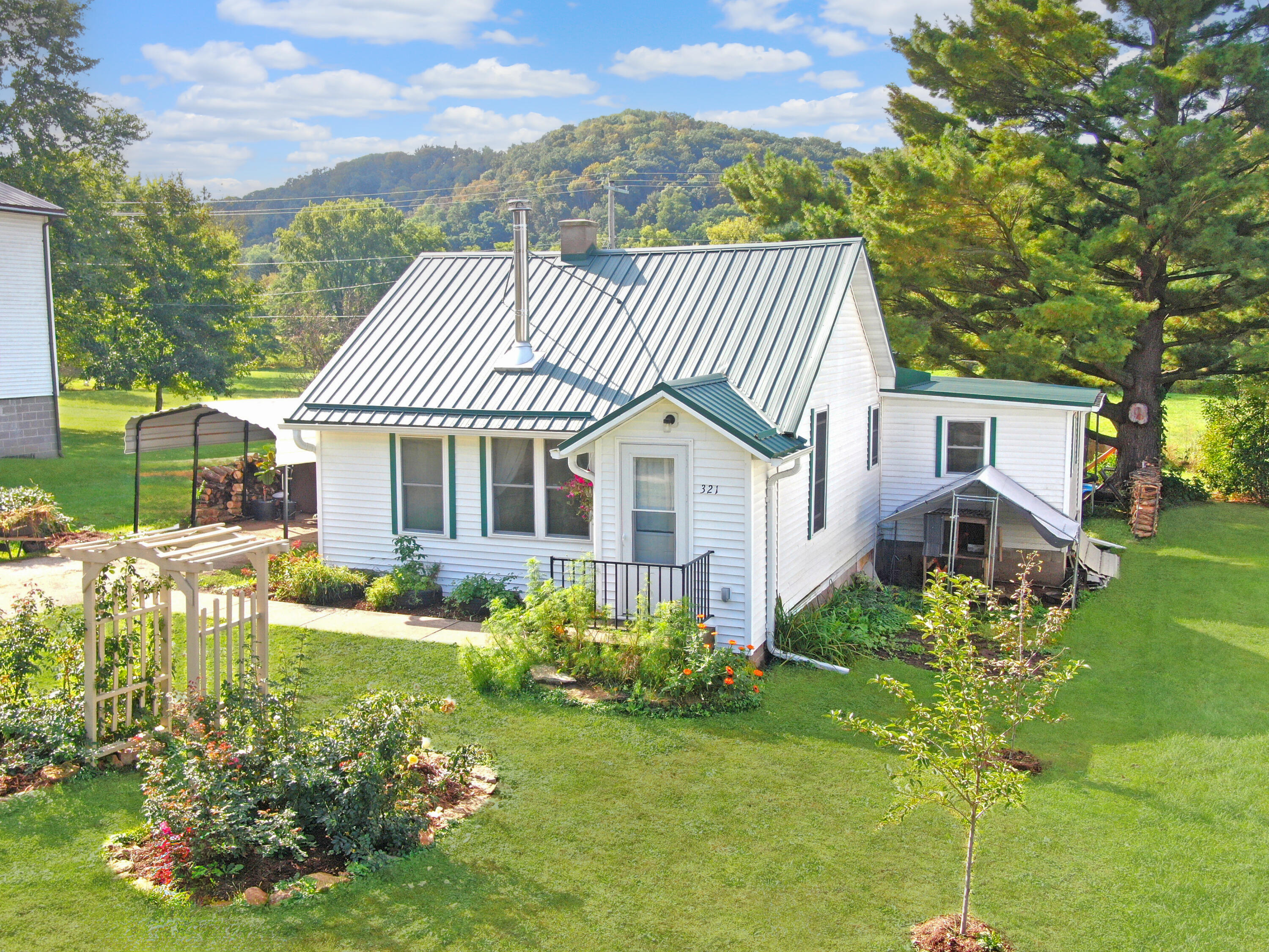 321 Pine Soldiers Grove WI 54655 1936432 image1