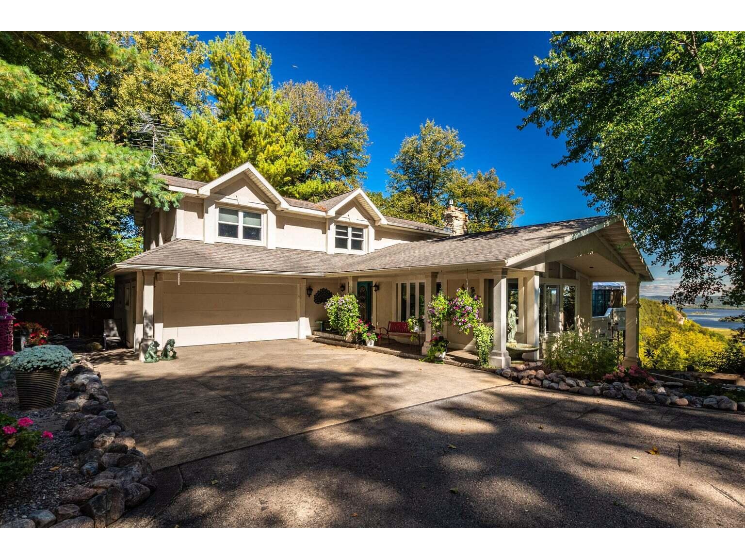 32288 COUNTY RD 1, Dresbach, MN 55947 MLS 1835973 Edina Realty