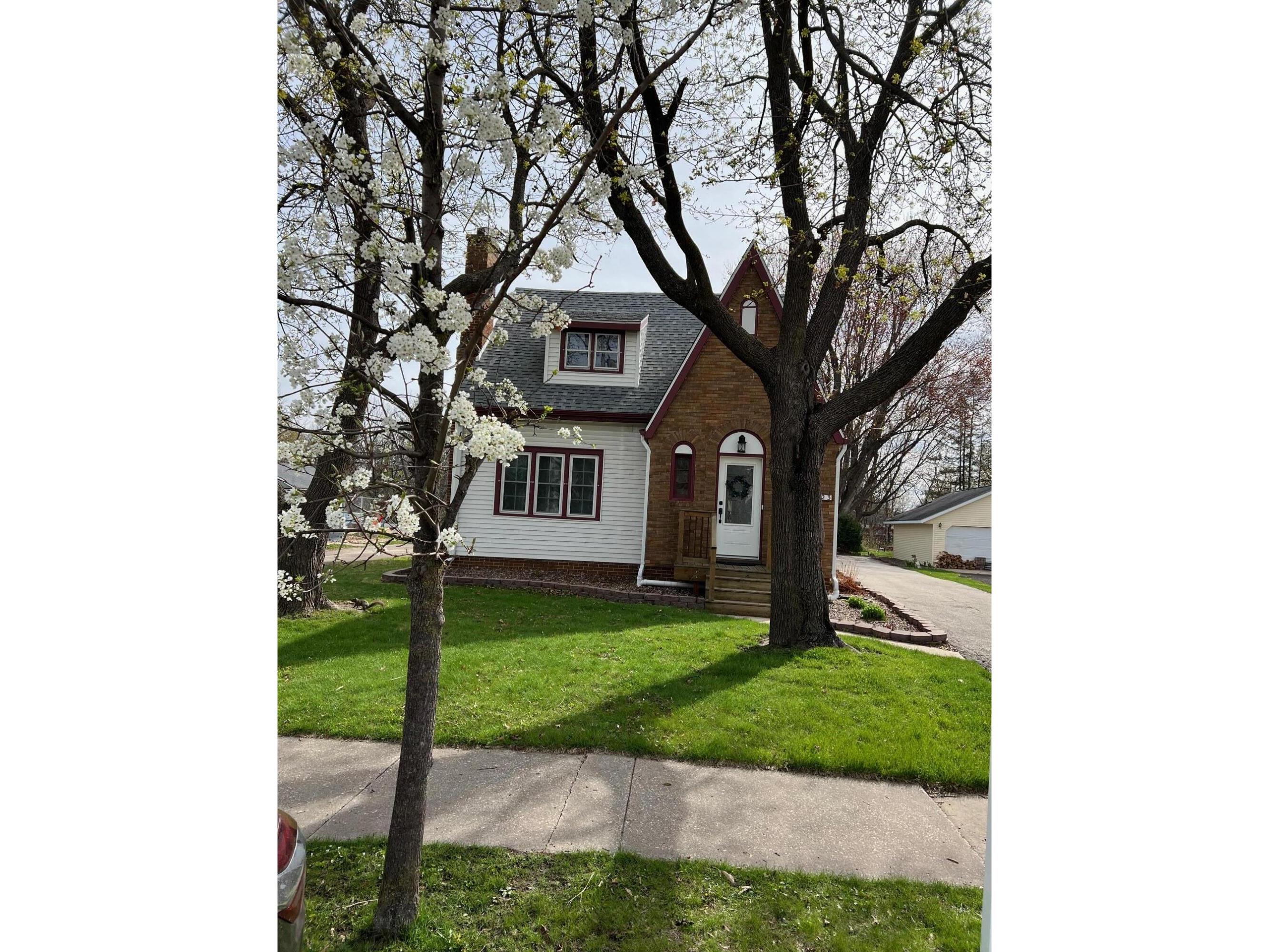 323 N Court Sparta WI 54656 1916239 image1