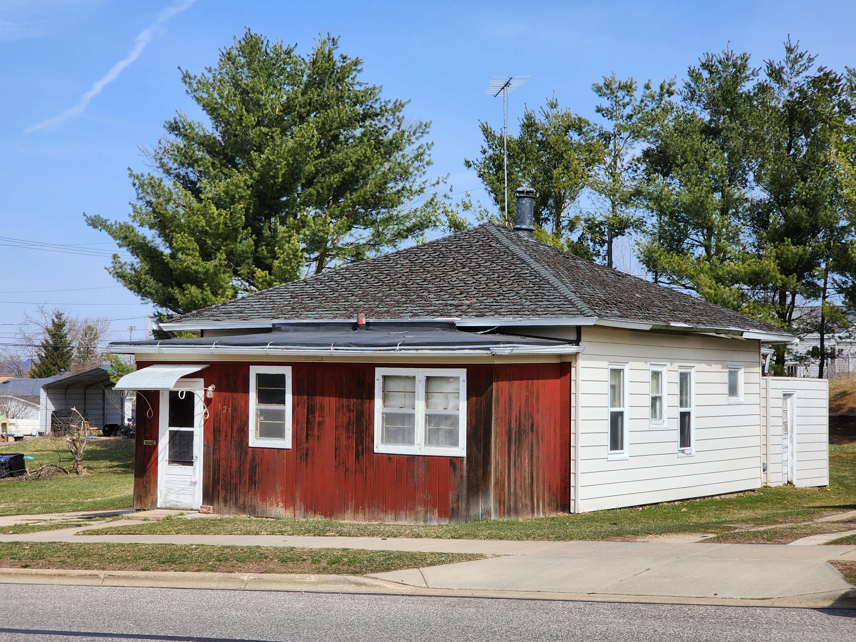 323 W Juneau Tomah WI 54660 1829973 image1