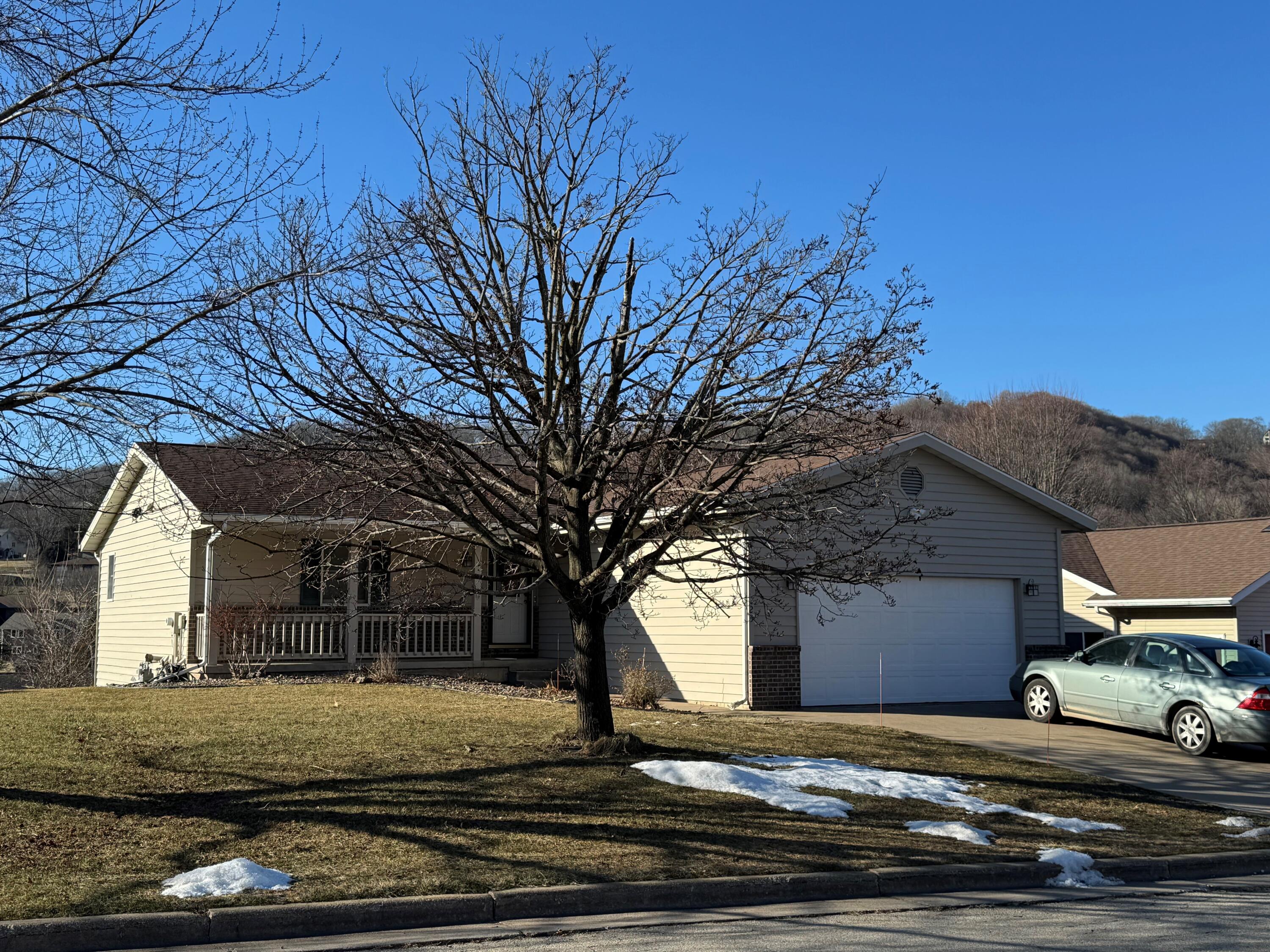 325 Regent La Crescent MN 55947 1902739 image1