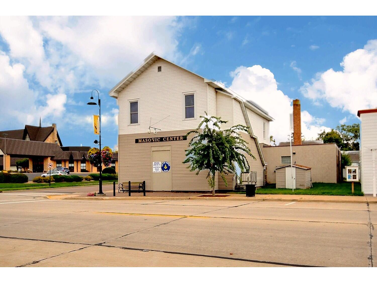 330 Main ST, Onalaska, WI, 54650 MLS 1766323 Edina Realty