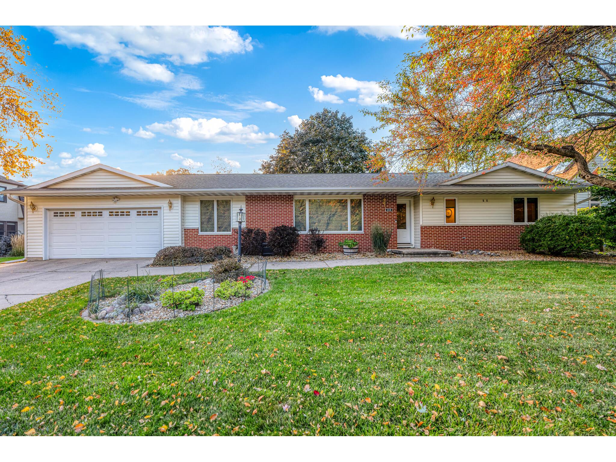 340 29th, La Crosse, WI, 54601 MLS 1896832 Edina Realty