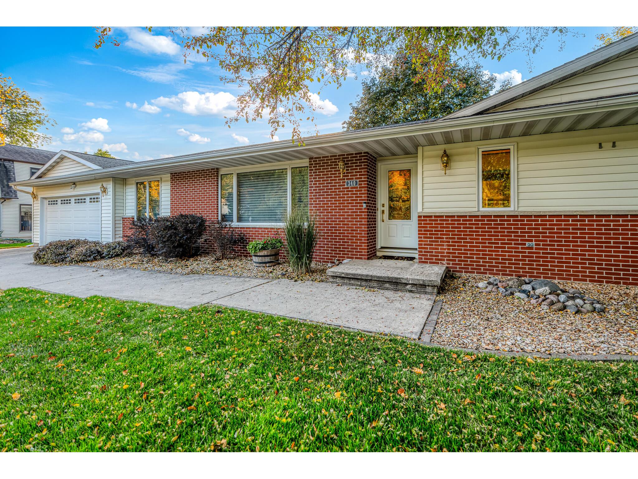 340 29th, La Crosse, WI, 54601 MLS 1896832 Edina Realty