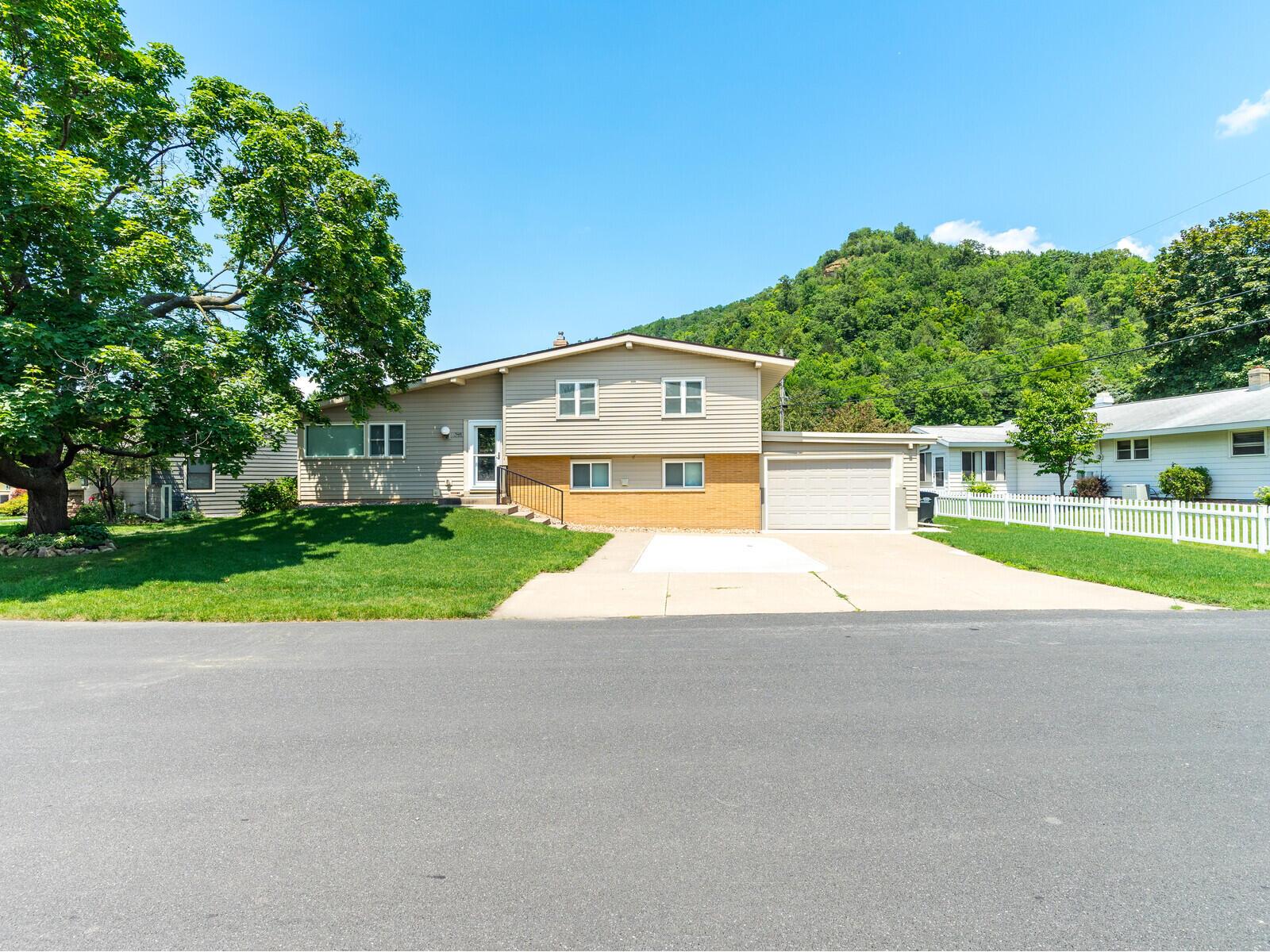 3481 Greenbriar CT, Shelby, WI, 54601 MLS 1750403 Edina Realty