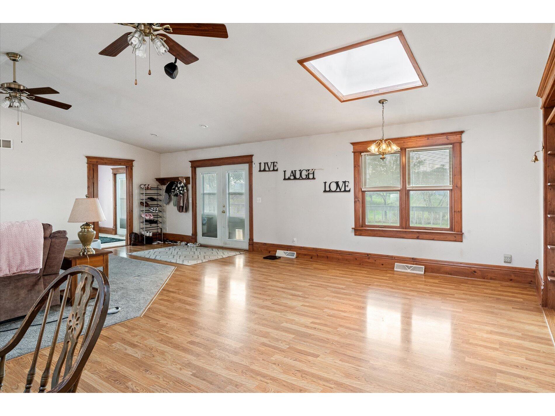 400 N Main Patch Grove WI 53817 1941899 image13