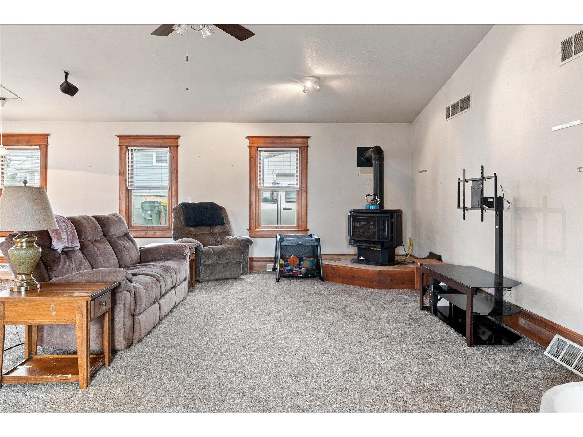 400 N Main Patch Grove WI 53817 1941899 image14