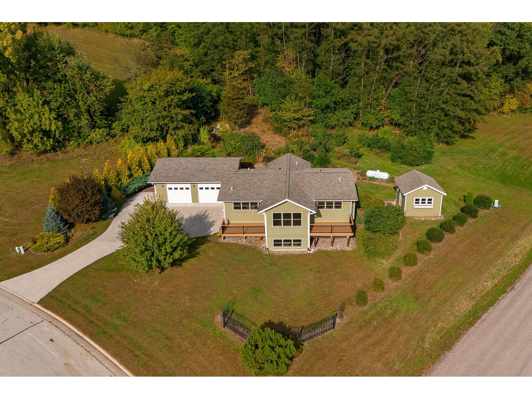 400 White Tail Stoddard WI 54658 1937741 image1