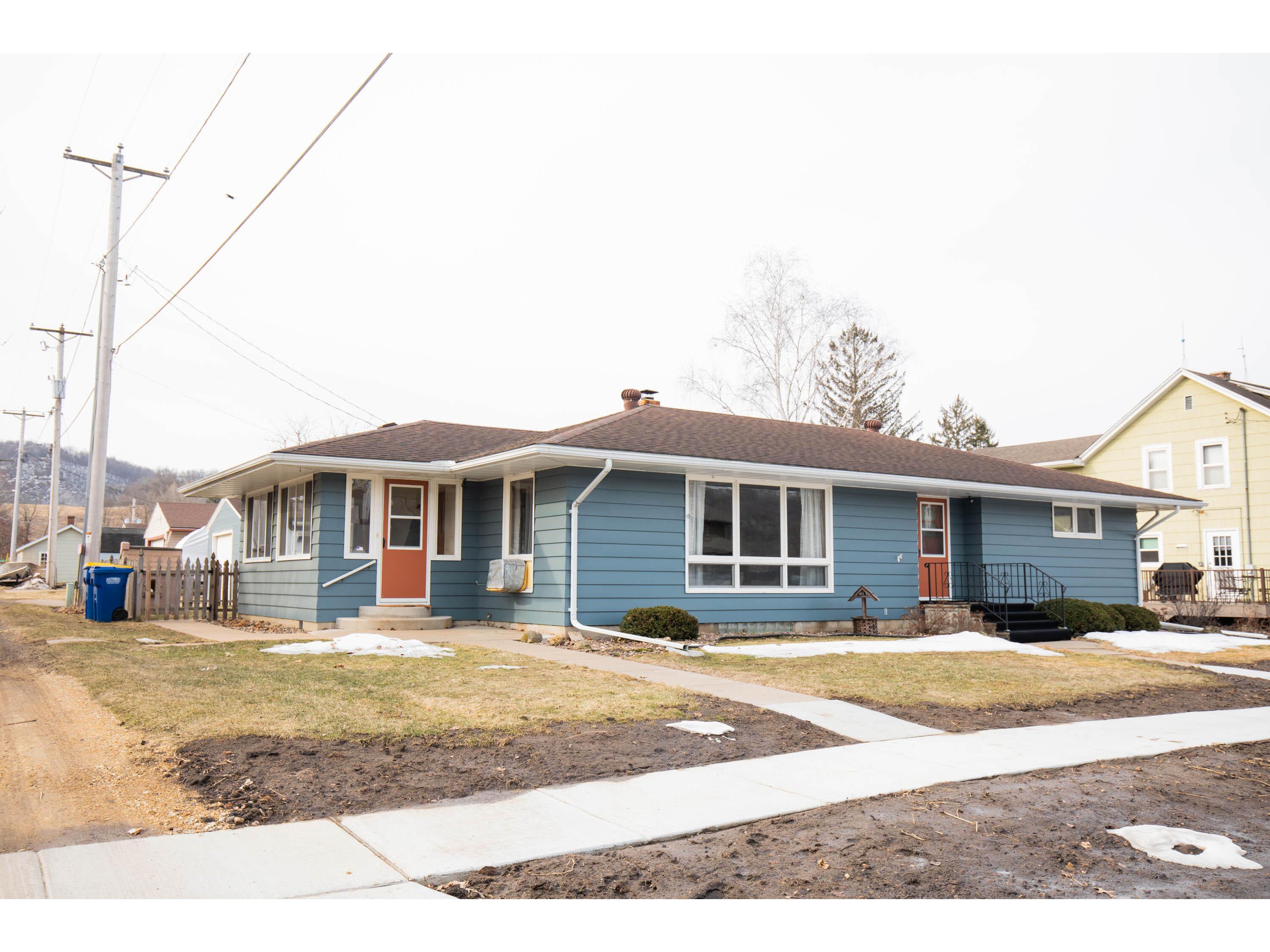 402 Anderson Coon Valley WI 54623 1828131 image1