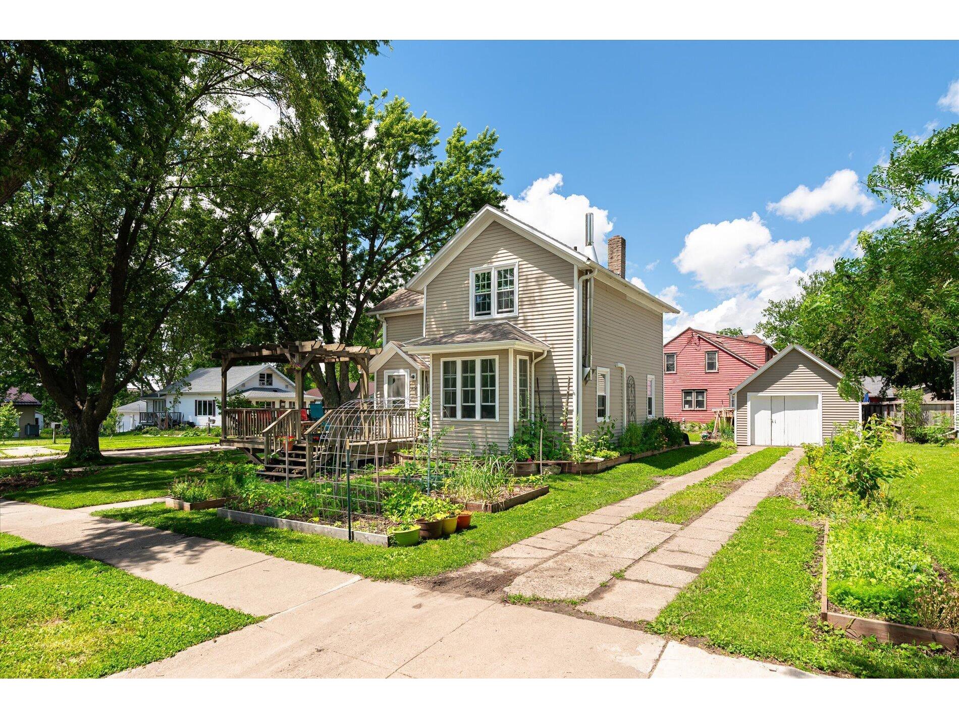 404 E Gillette Viroqua WI 54665 1968899 image1