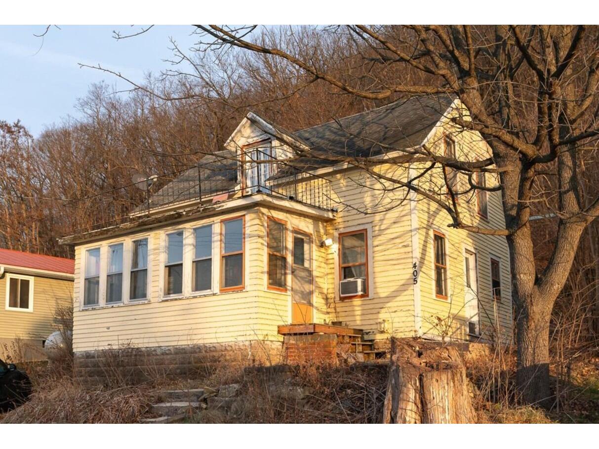405 Upper Walnut Genoa WI 54632 1860816 image1