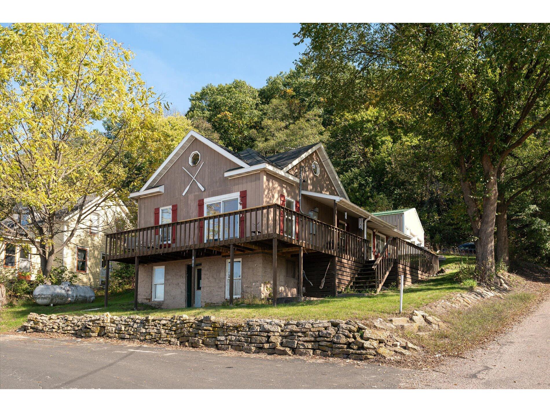 407 Upper Walnut Genoa WI 54632 1855045 image1
