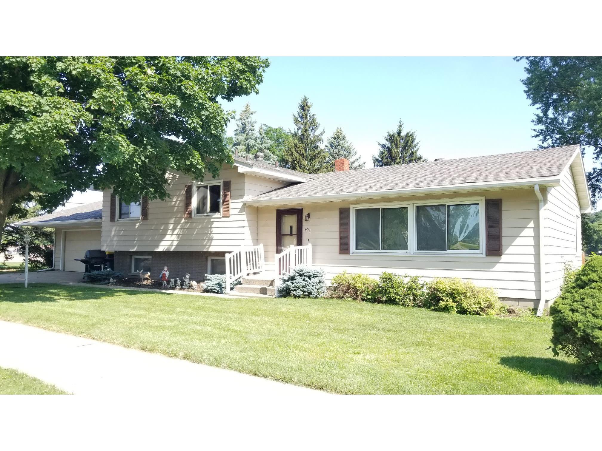 409 Sunset DR, Holmen, WI 54636 MLS 1750426 Edina Realty