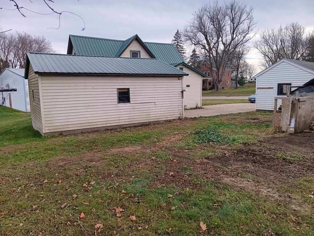 420 South Cashton WI 54619 1944308 image4