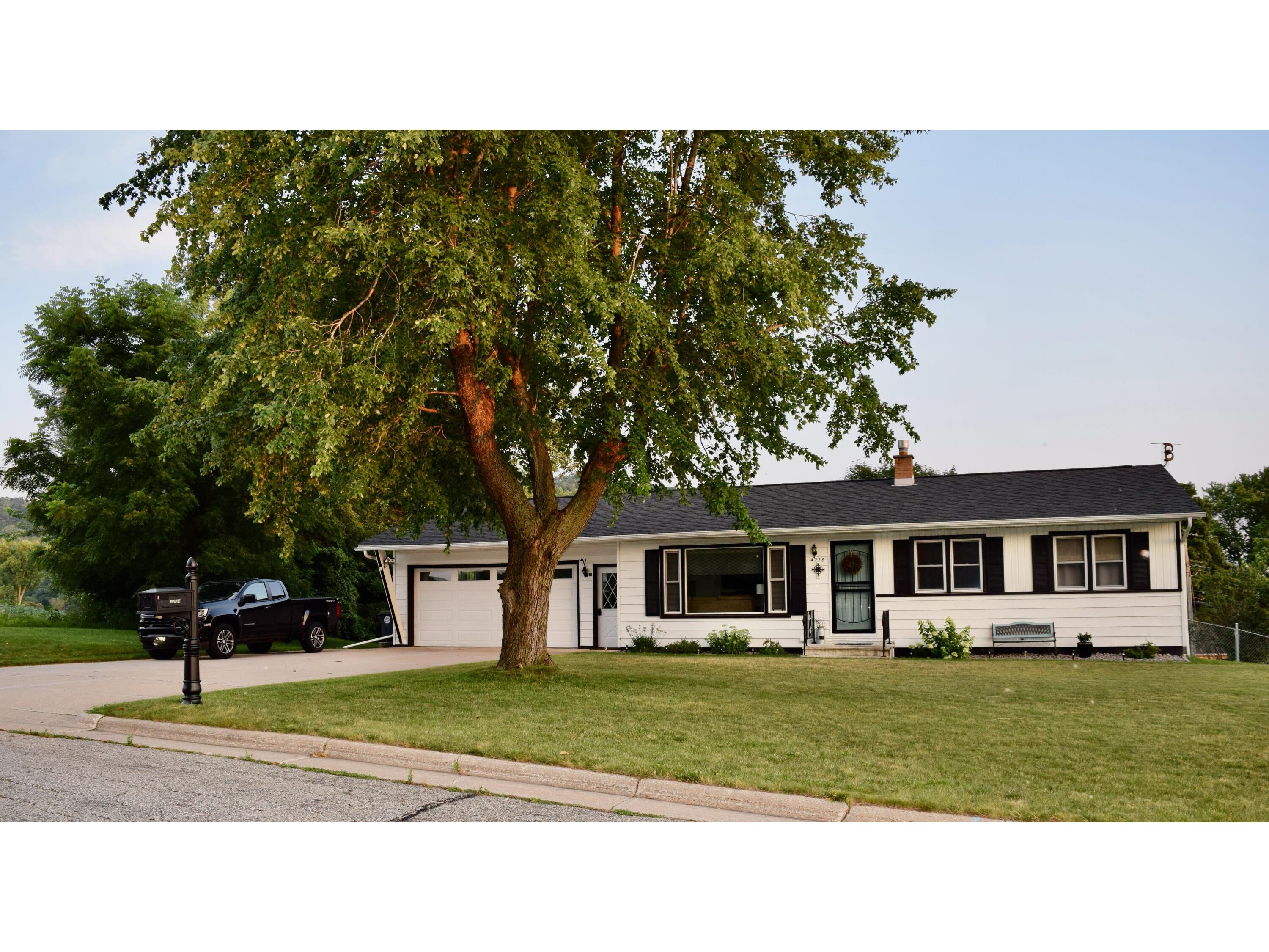 4228 Riverview La Crosse WI 54601 1885766 image1