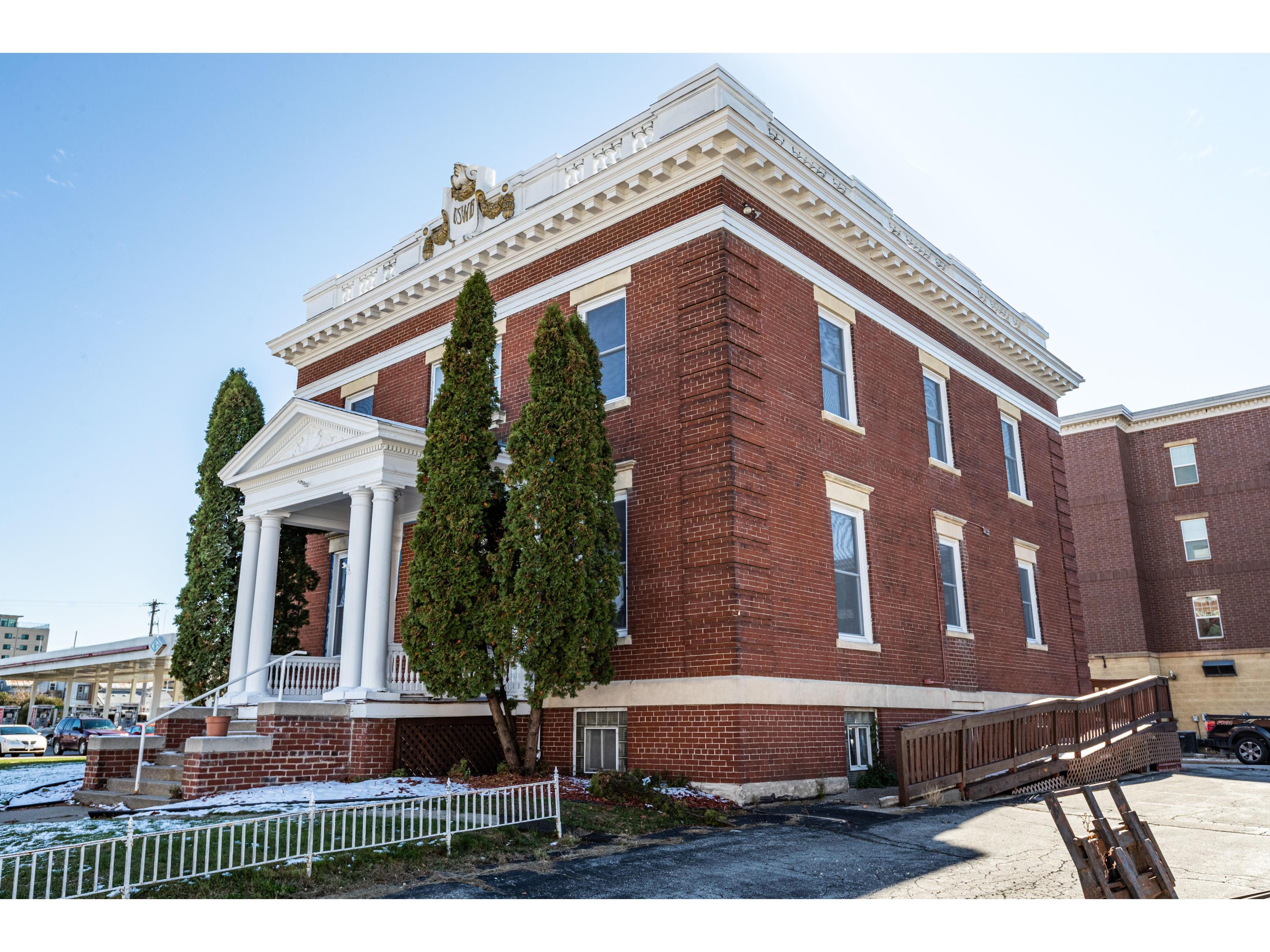 432 Cass St, La Crosse, WI 54601 MLS 1717200 Edina Realty