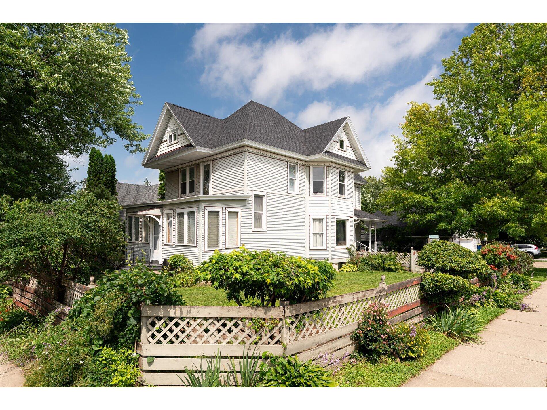 434 E Gillette Viroqua WI 54665 1928914 image1