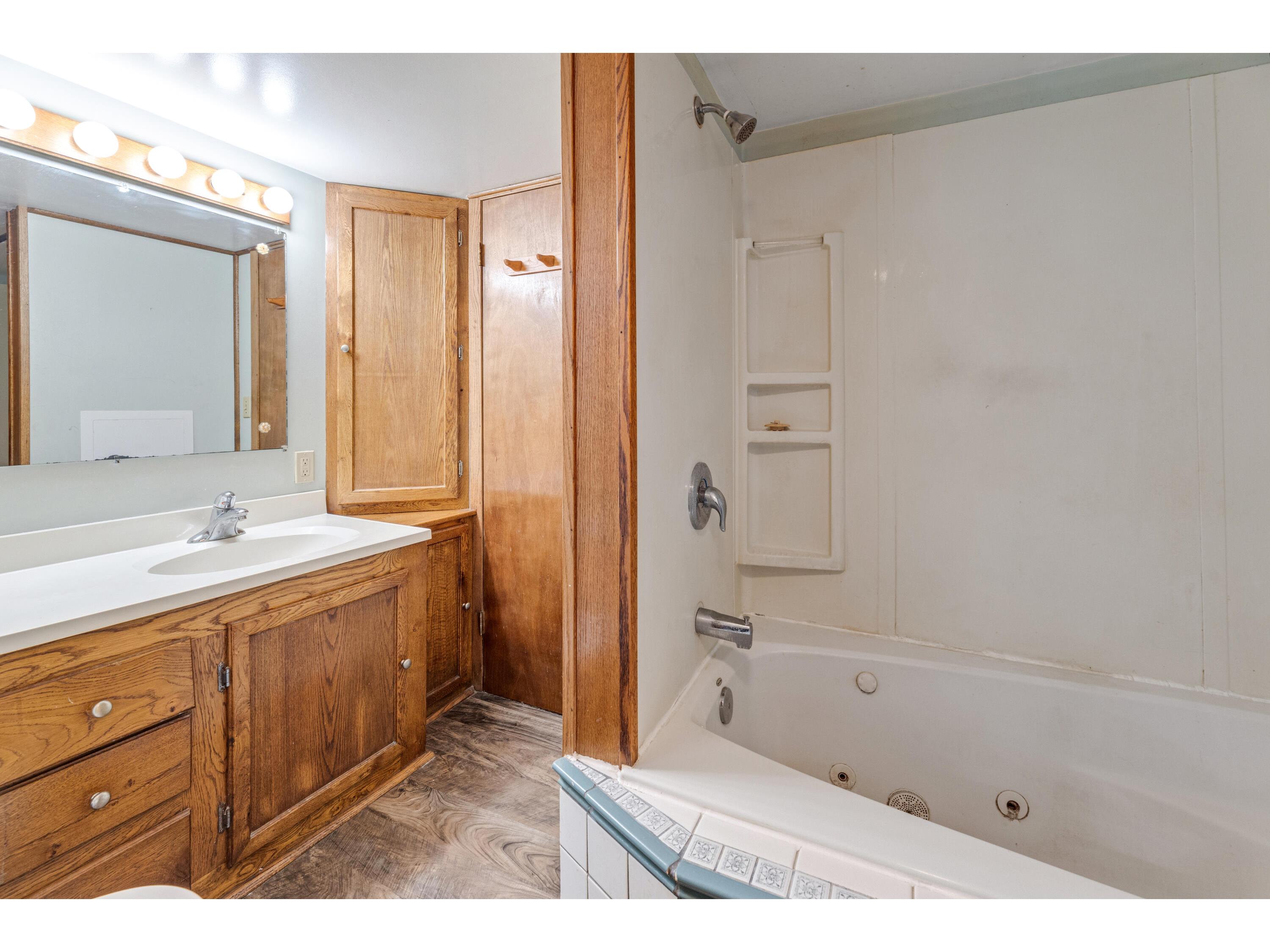 476 S Main Fountain City WI 54629 1960488 image11