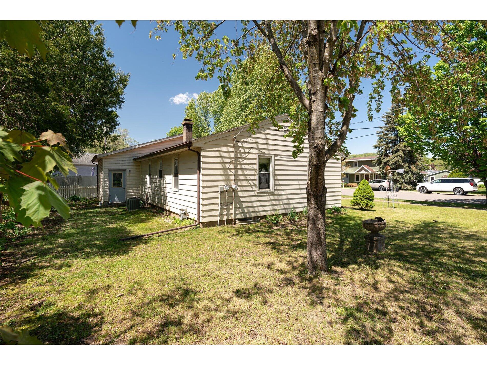 503 9th La Crescent MN 55947 1962659 image15