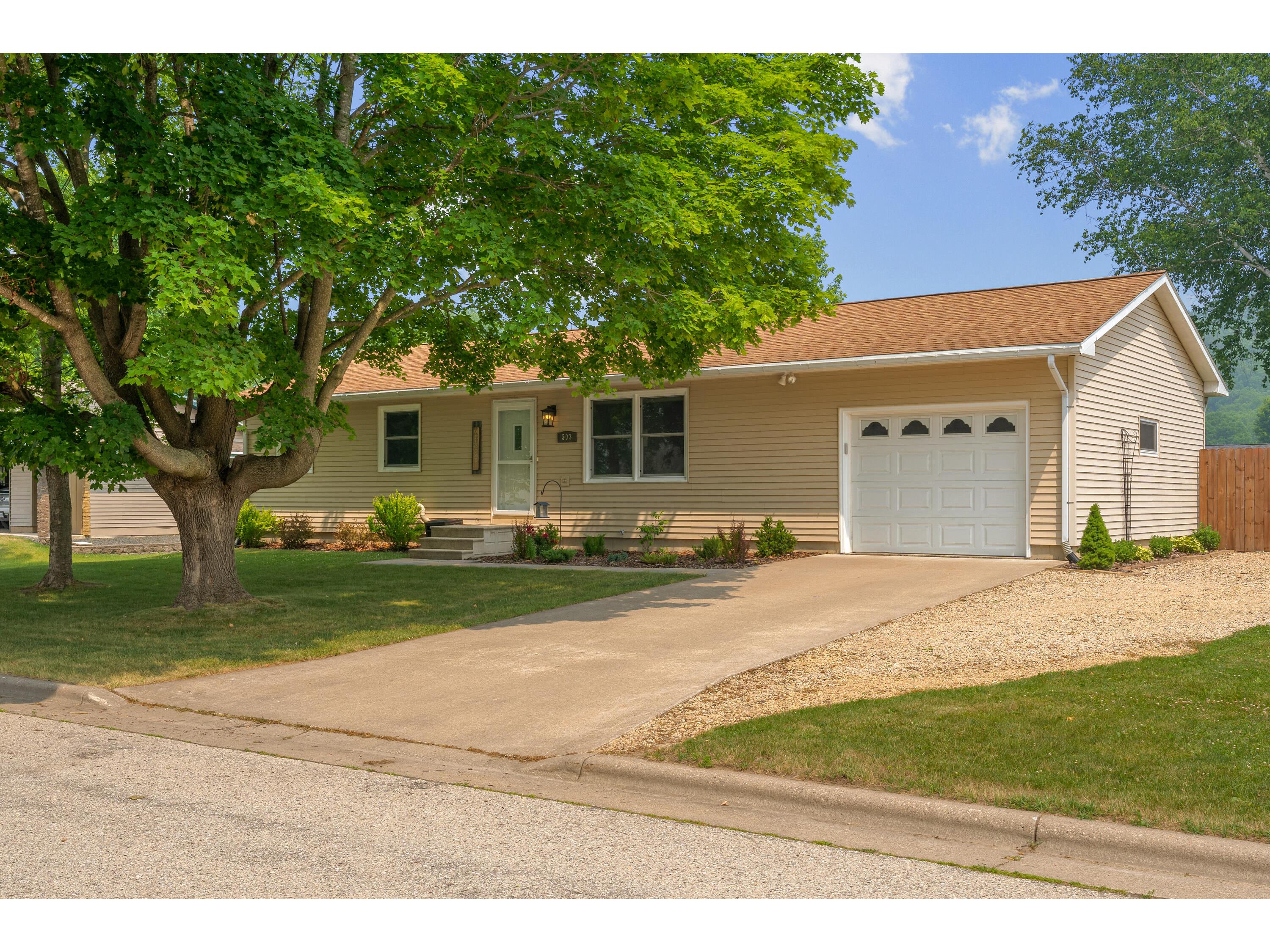 503 Nelson Coon Valley WI 54623 1840314 image1
