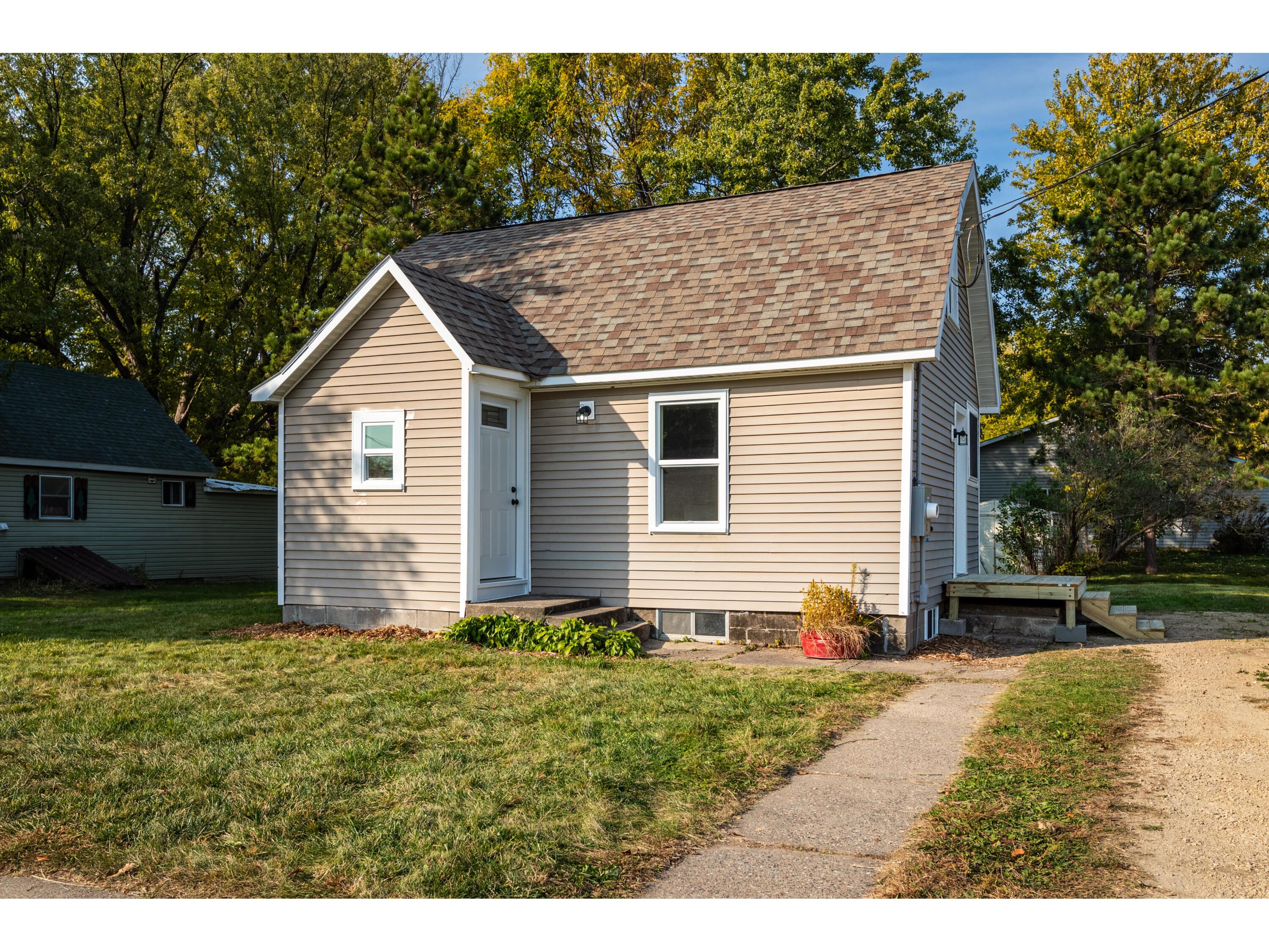 506 W Montgomery Sparta WI 54656 1895856 image1