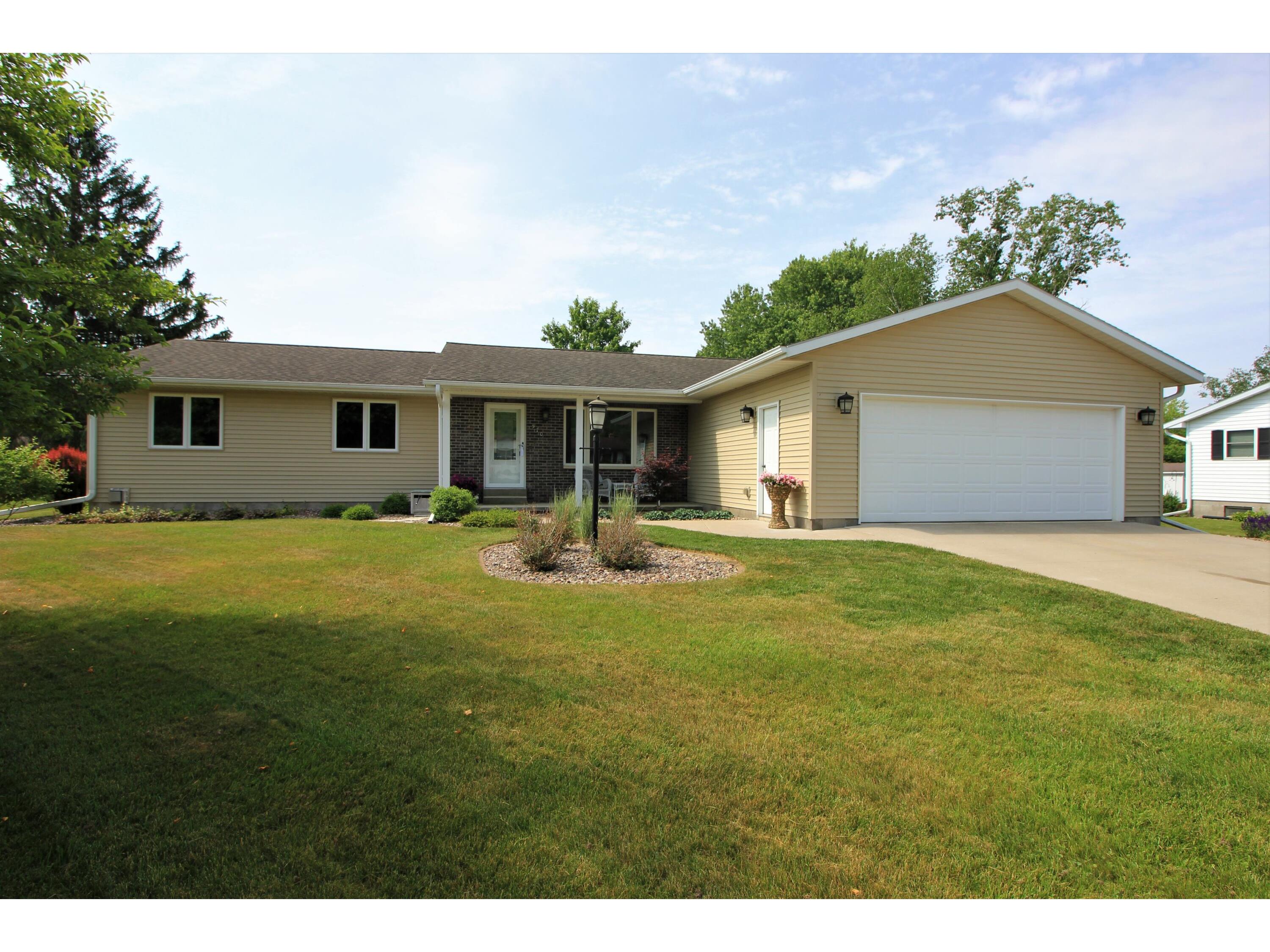 510 Mahlum Coon Valley WI 54623 1838019 image1