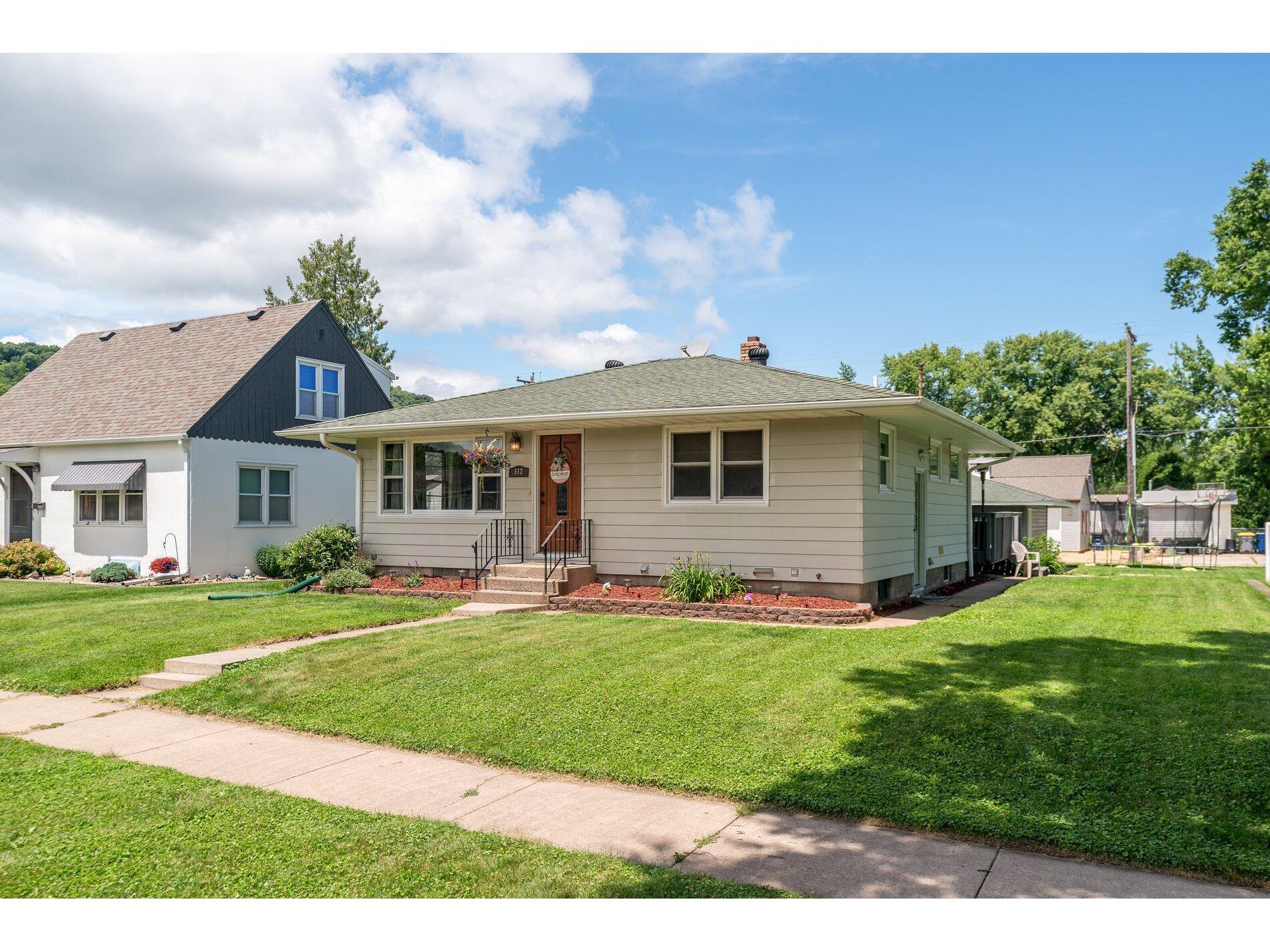 512 1st La Crescent MN 55947 1969236 image24