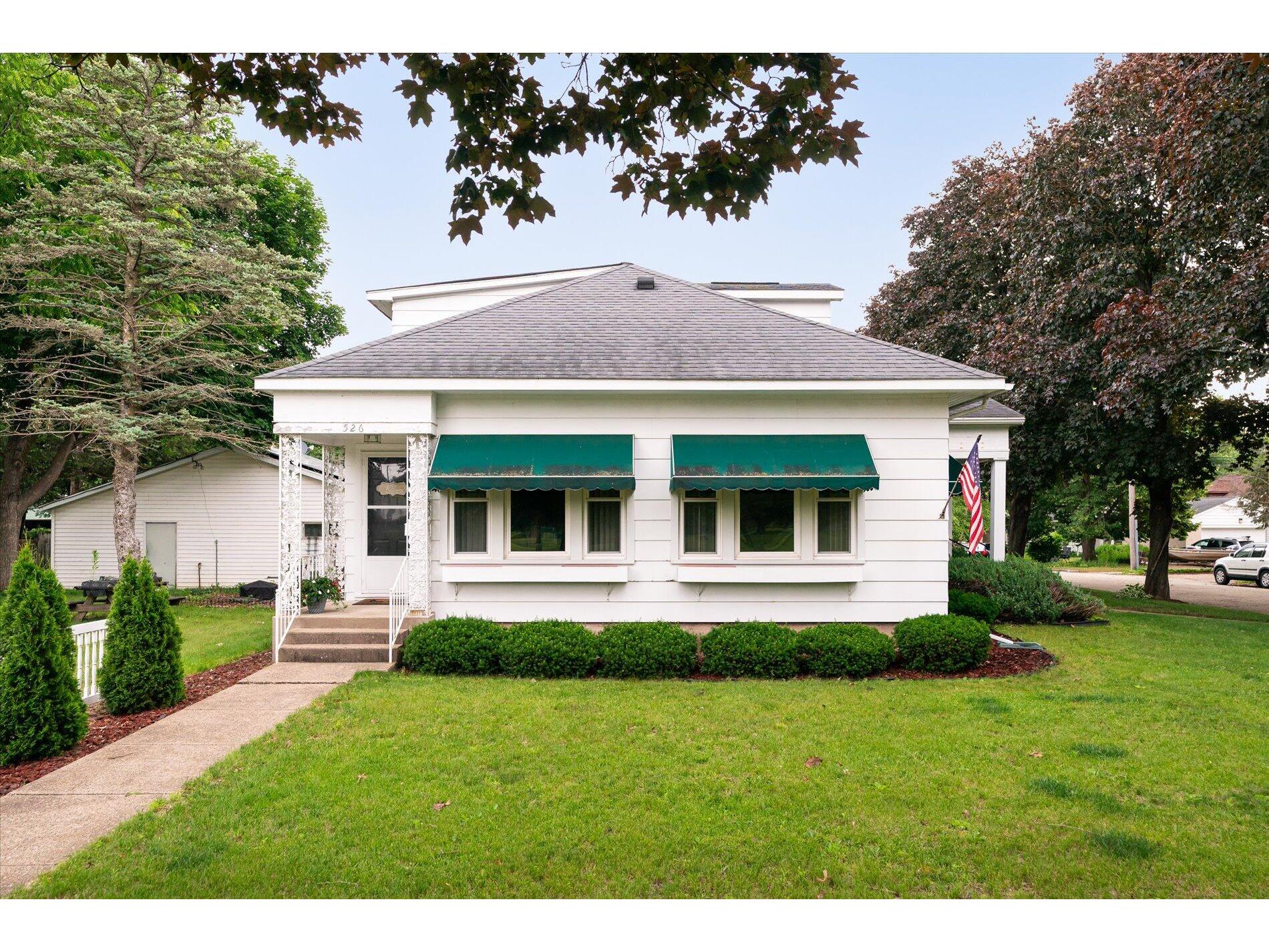 526 S Beaumont Prairie Du Chien WI 53821 1880919 image1