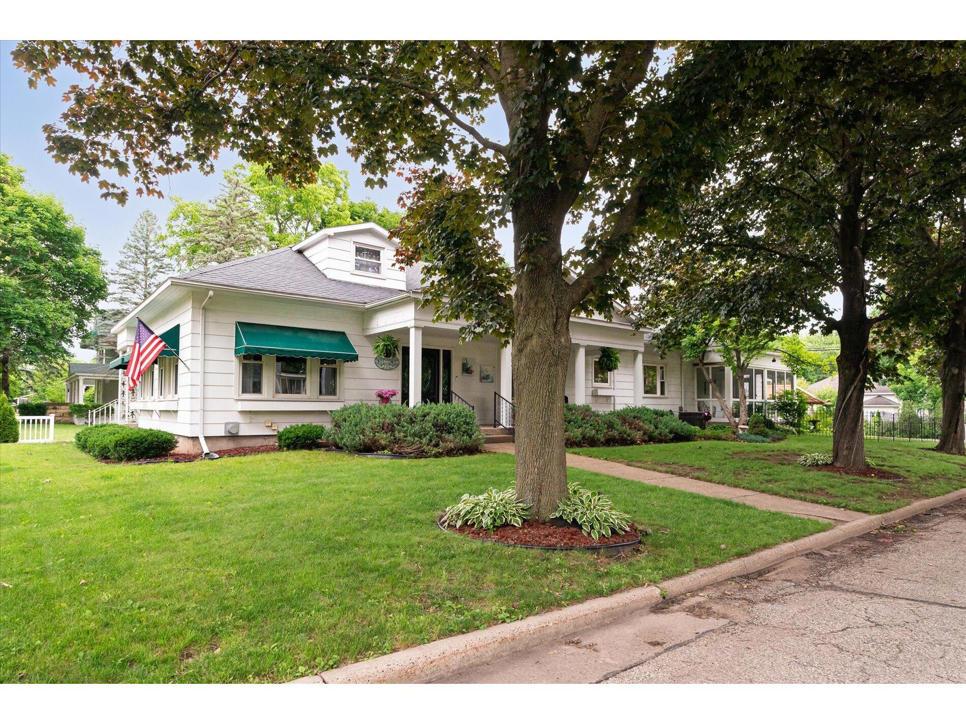 526 S Beaumont, Prairie Du Chien, WI, 53821 MLS 1880919 Edina Realty