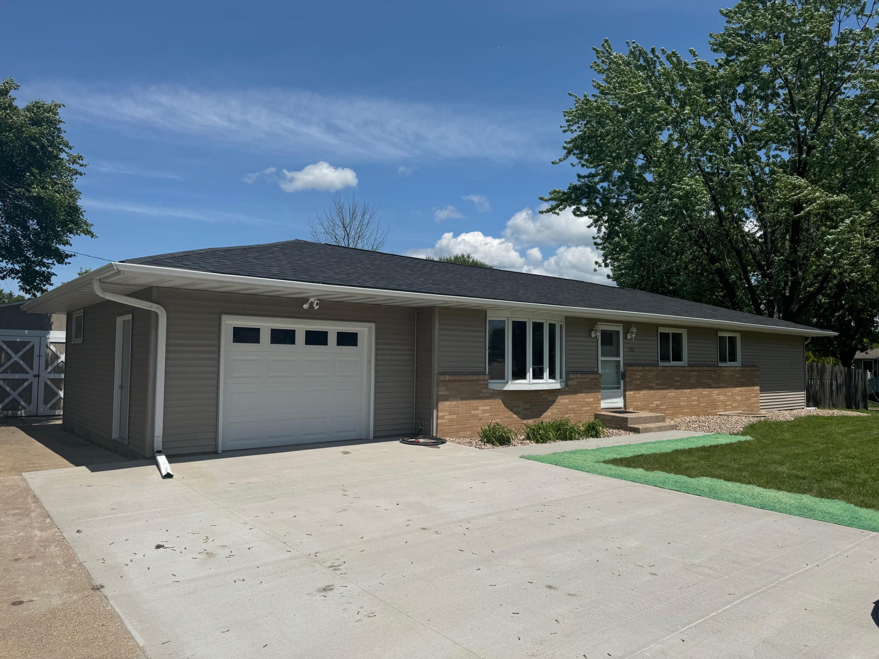 531 Hinkley Campbell WI 54603 1878045 image1