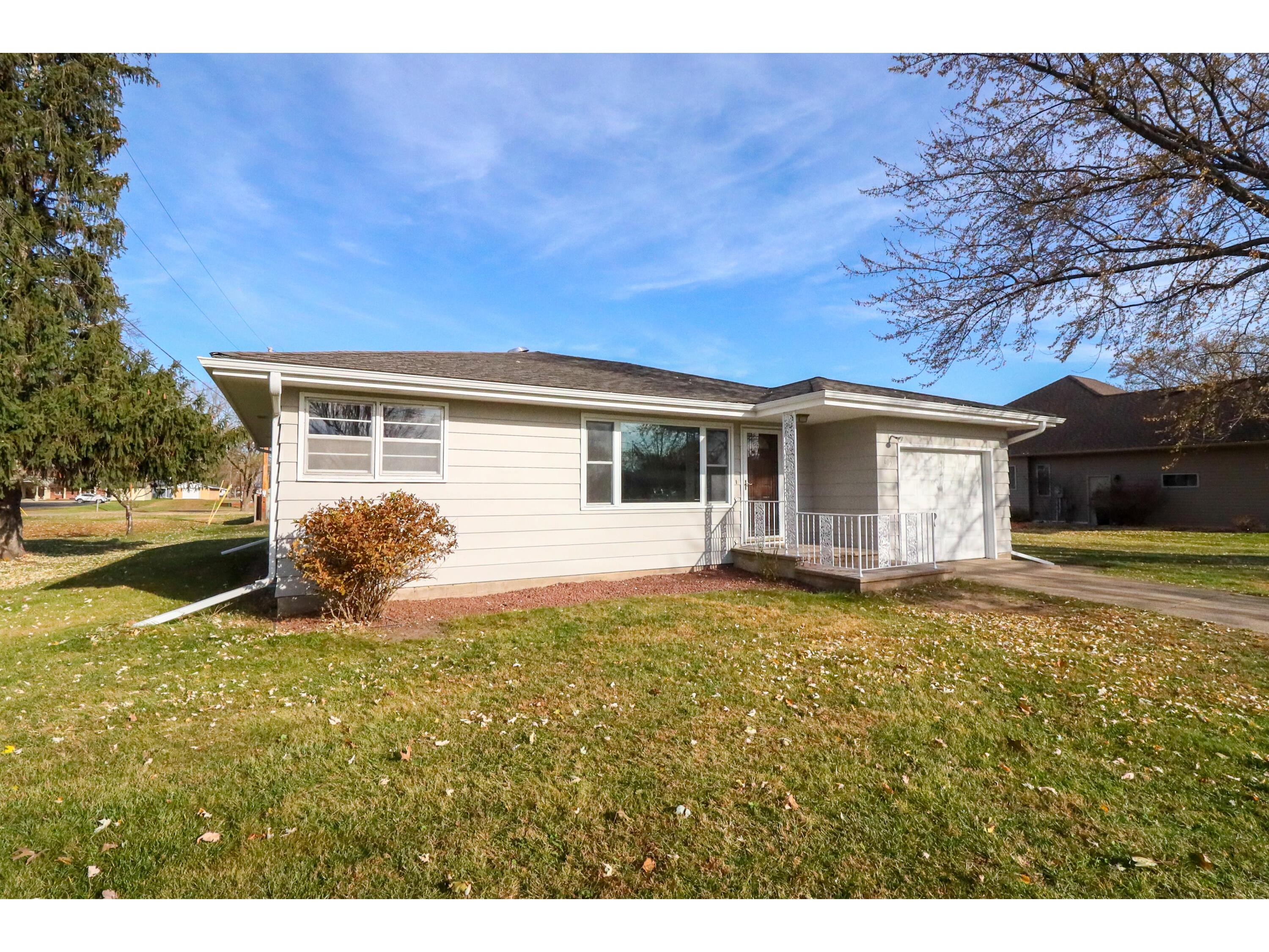 602 Dauphin Campbell WI 54603 1857944 image1