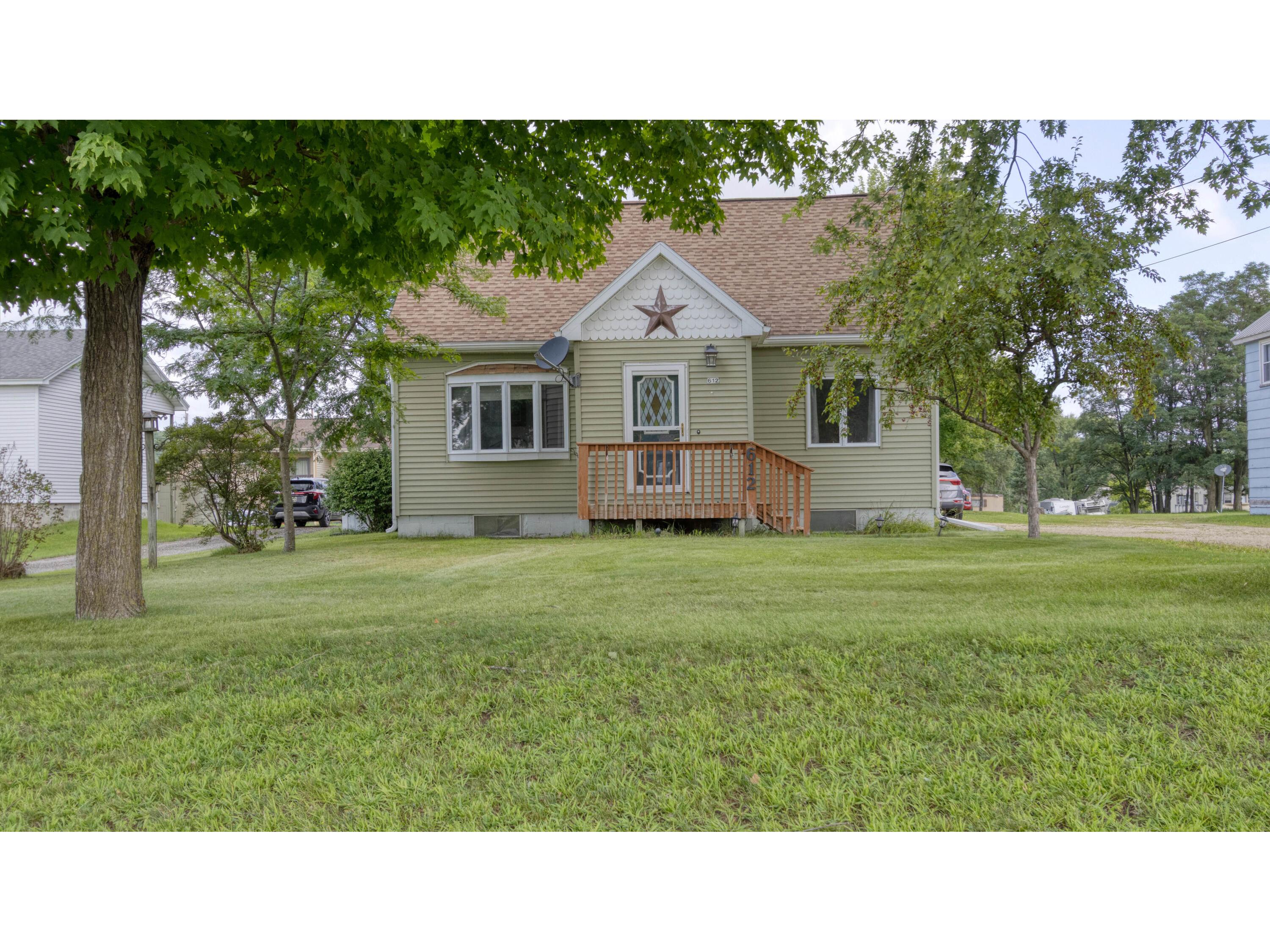 612 E Broadway Blair WI 54616 1932026 image1