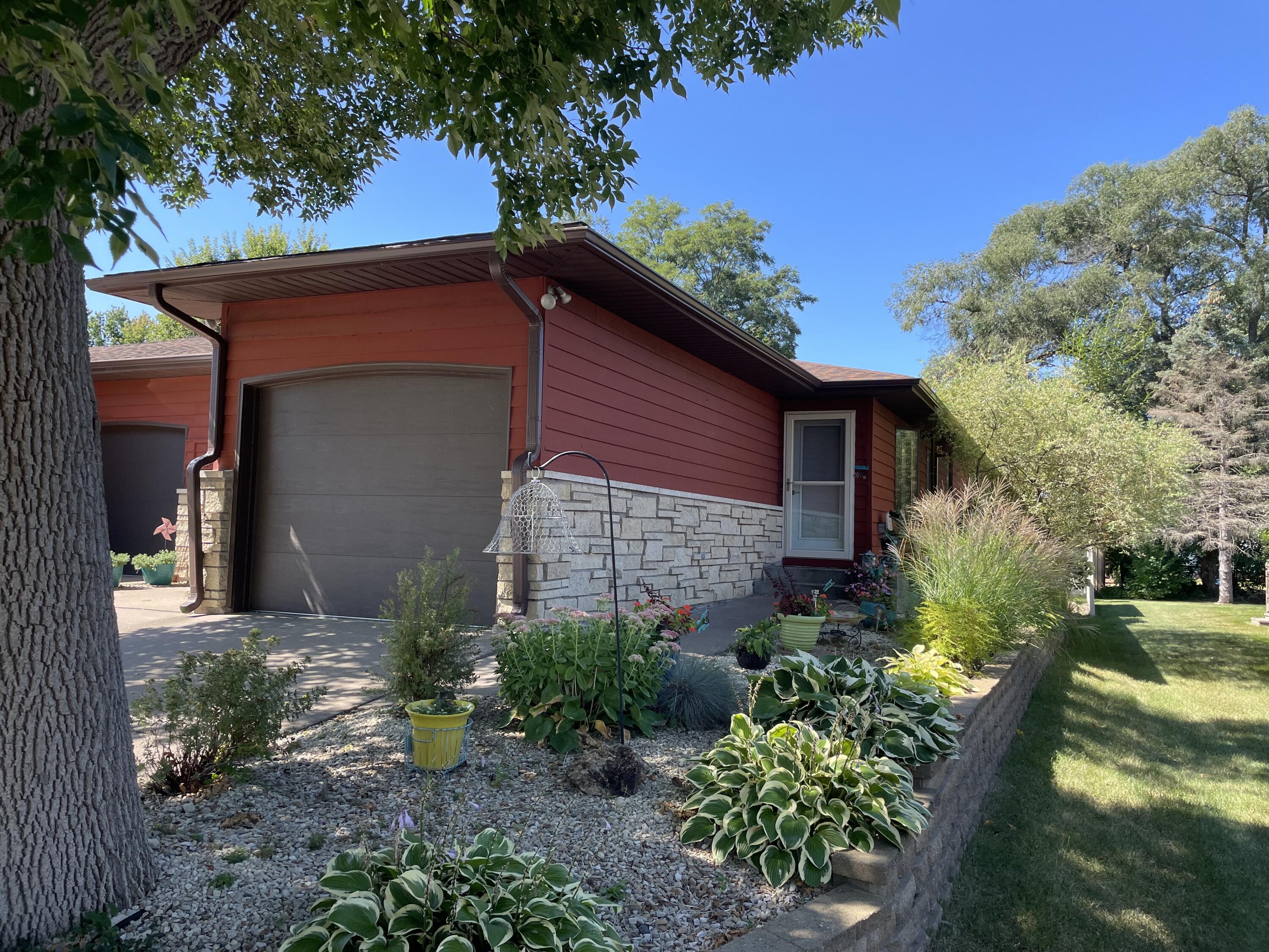 627 OAK Onalaska WI 54650 1890475 image1