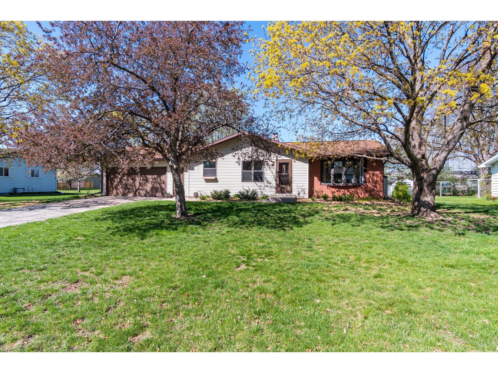 658 Green Onalaska WI 54650 1872851 image1