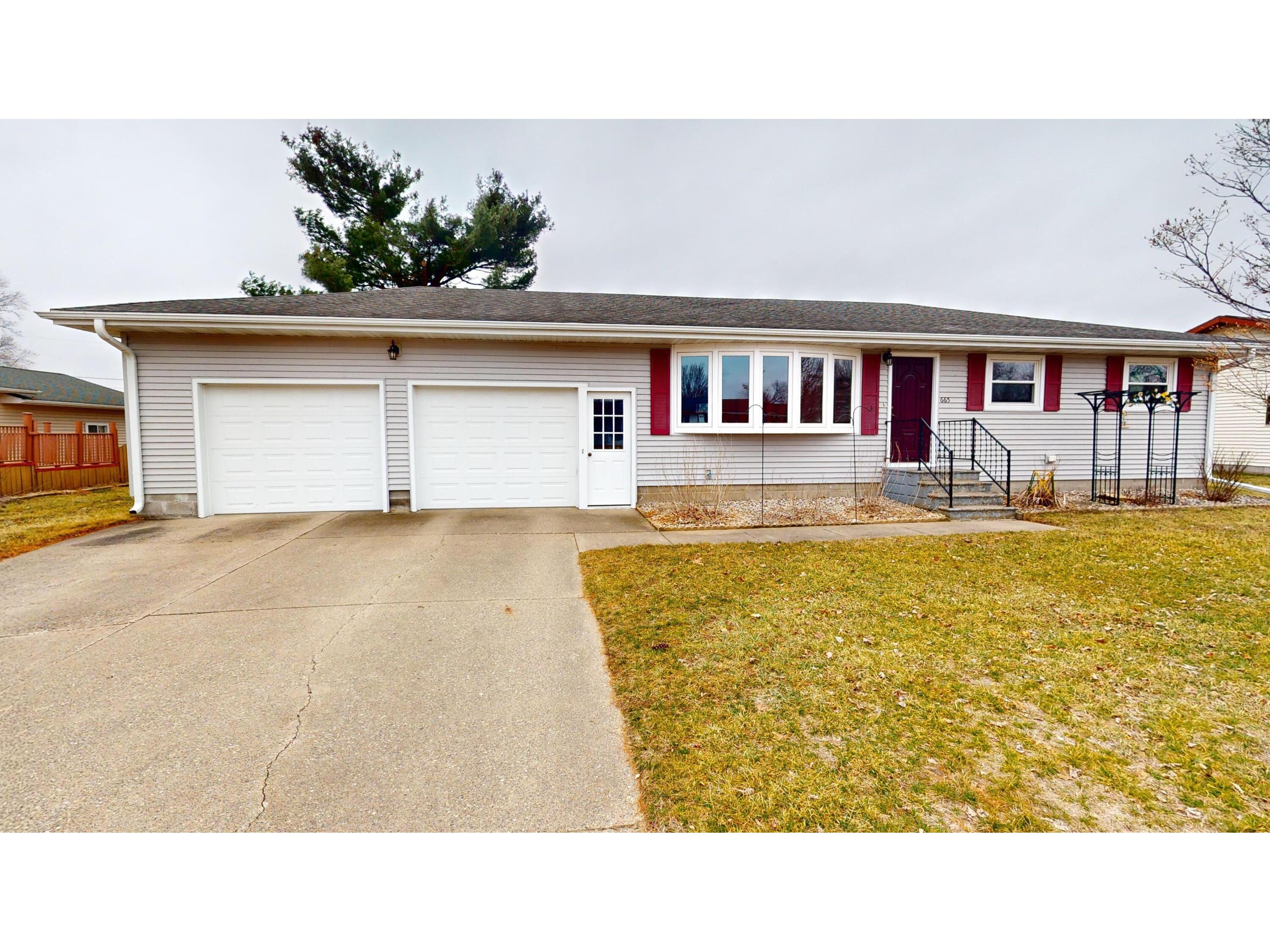 665 E Maple Blair WI 54616 1869682 image1