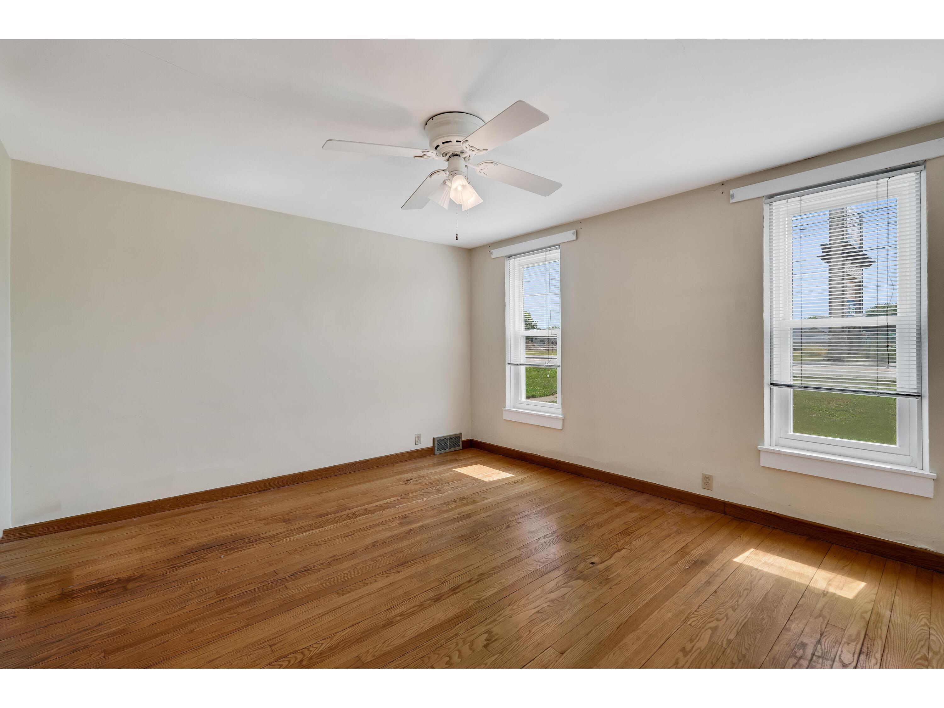 667 E Blackhawk Prairie Du Chien WI 53821 1935203 image16