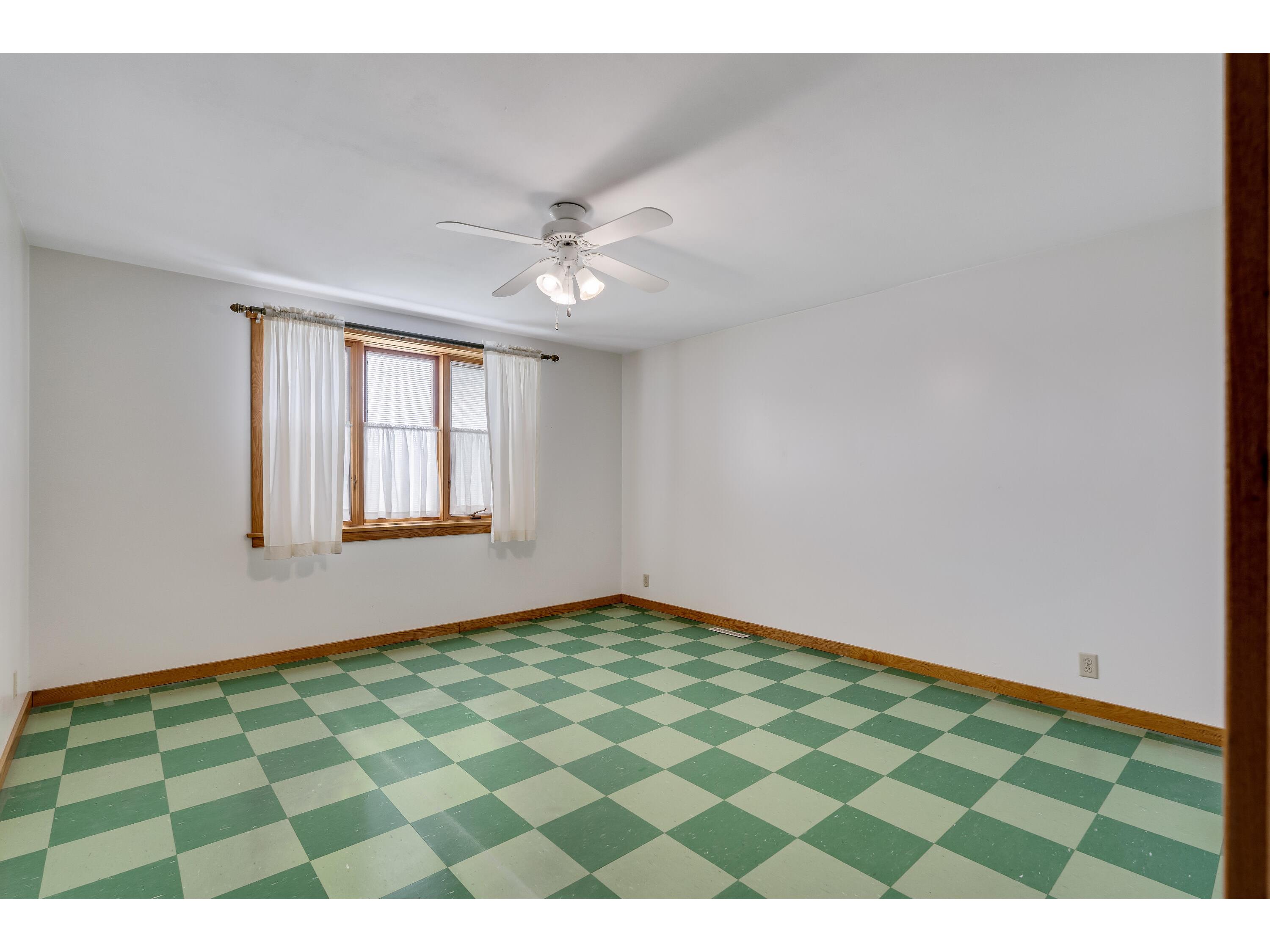 667 E Blackhawk Prairie Du Chien WI 53821 1935203 image18