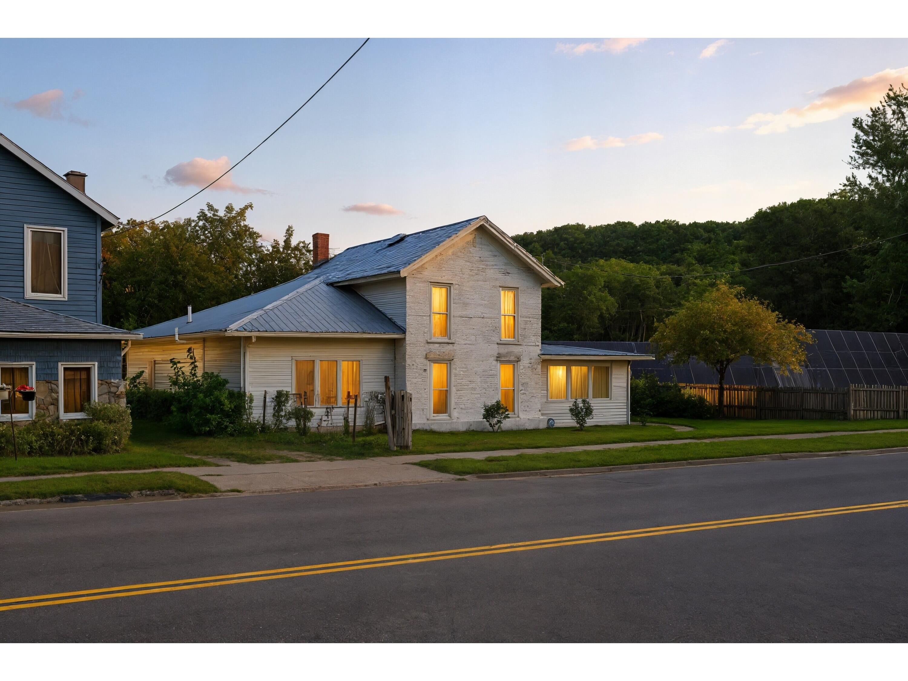 667 E Blackhawk Prairie Du Chien WI 53821 1935203 image2