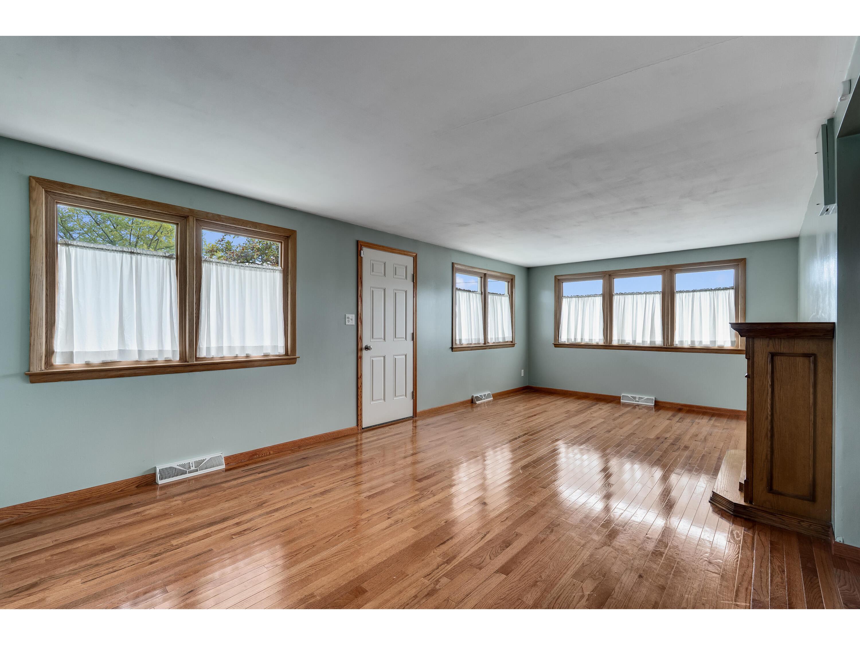 667 E Blackhawk Prairie Du Chien WI 53821 1935203 image24