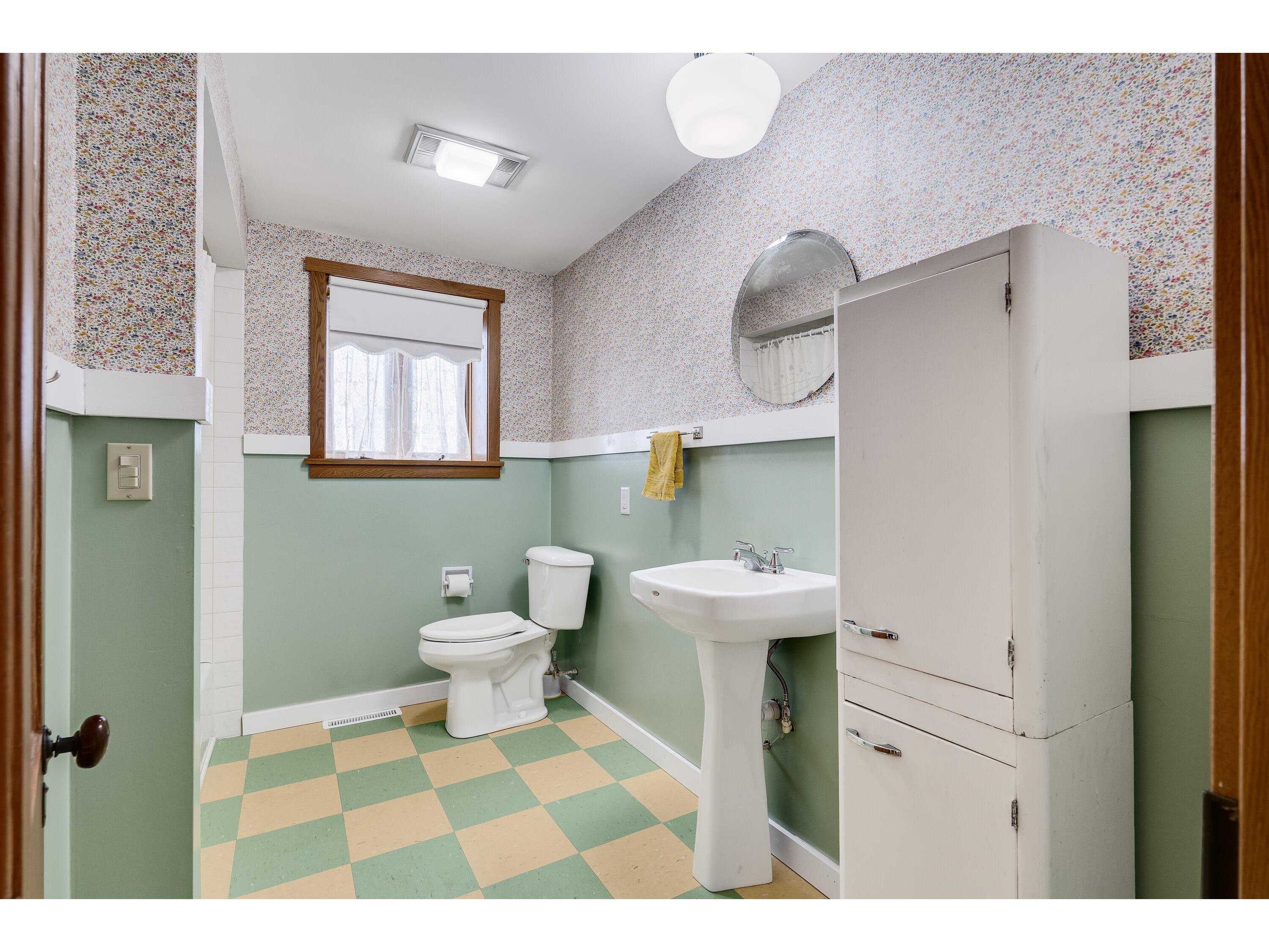 667 E Blackhawk Prairie Du Chien WI 53821 1935203 image27