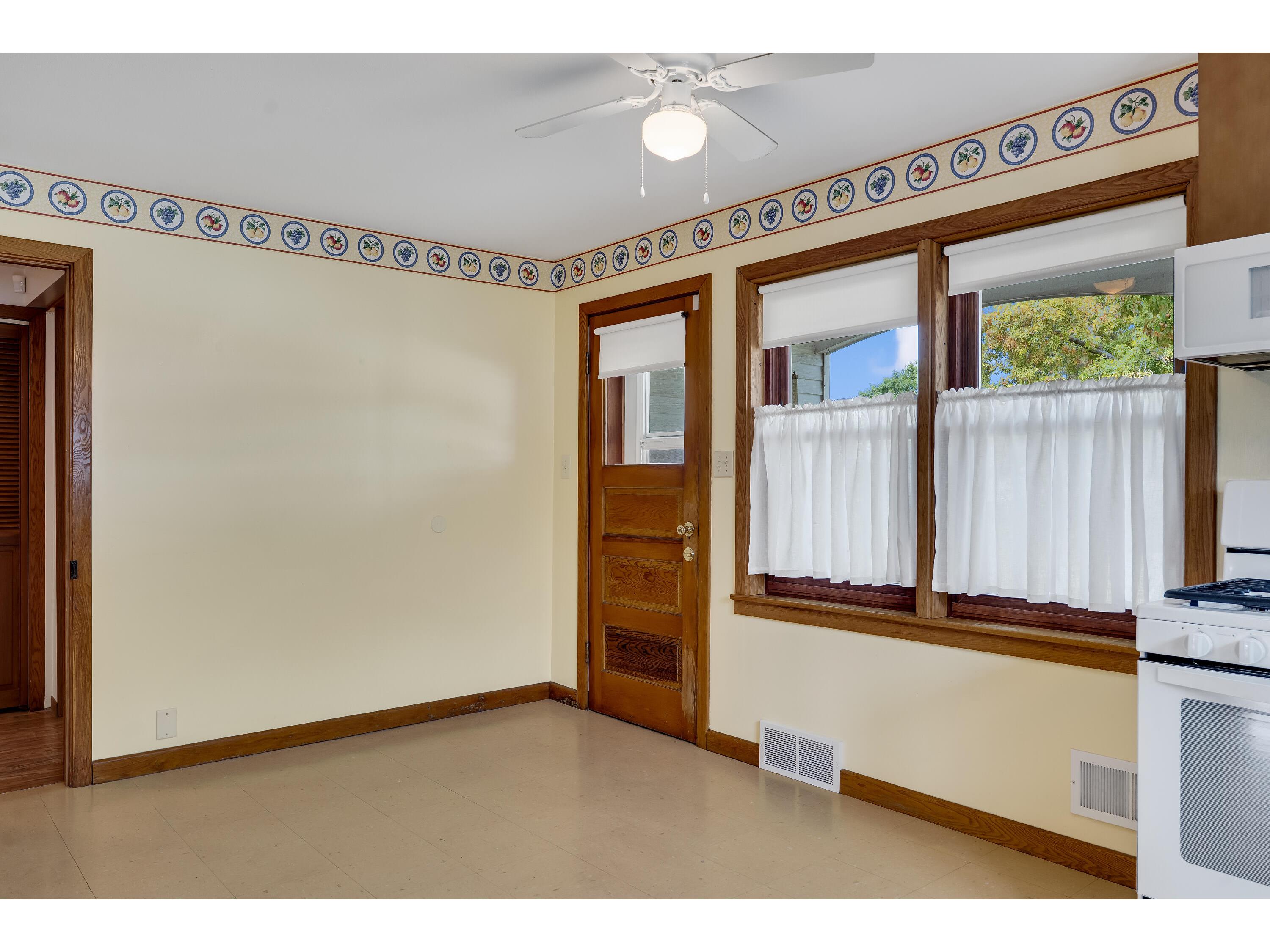 667 E Blackhawk Prairie Du Chien WI 53821 1935203 image5