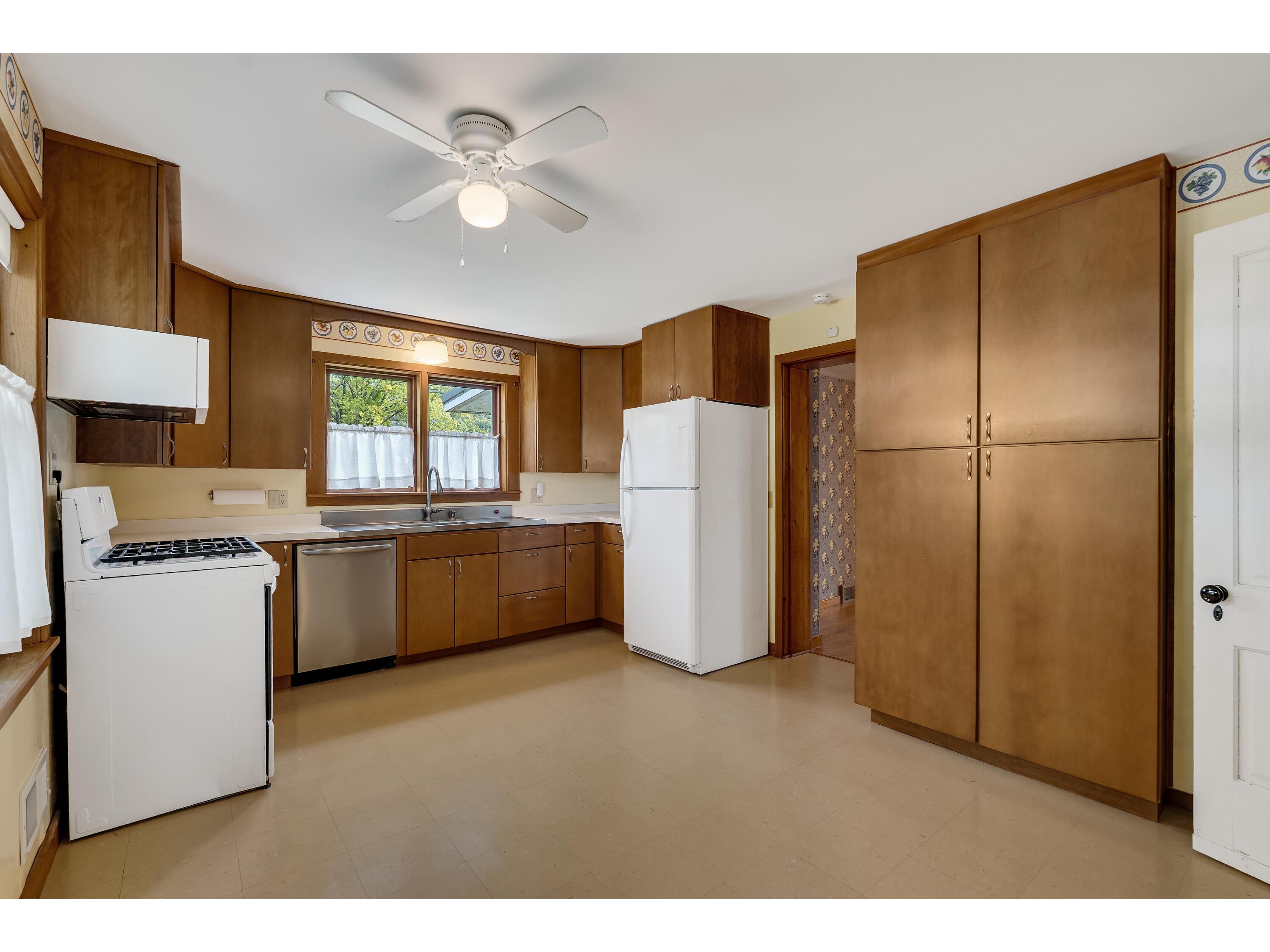 667 E Blackhawk Prairie Du Chien WI 53821 1935203 image7