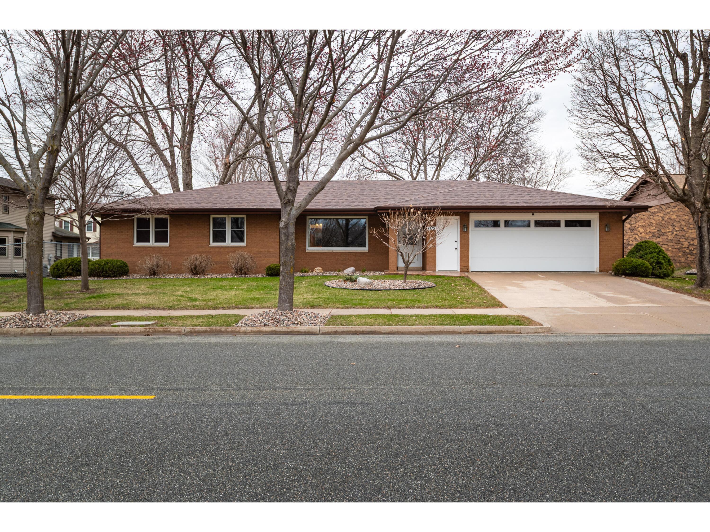 705 Grove Onalaska WI 54650 1958095 image1