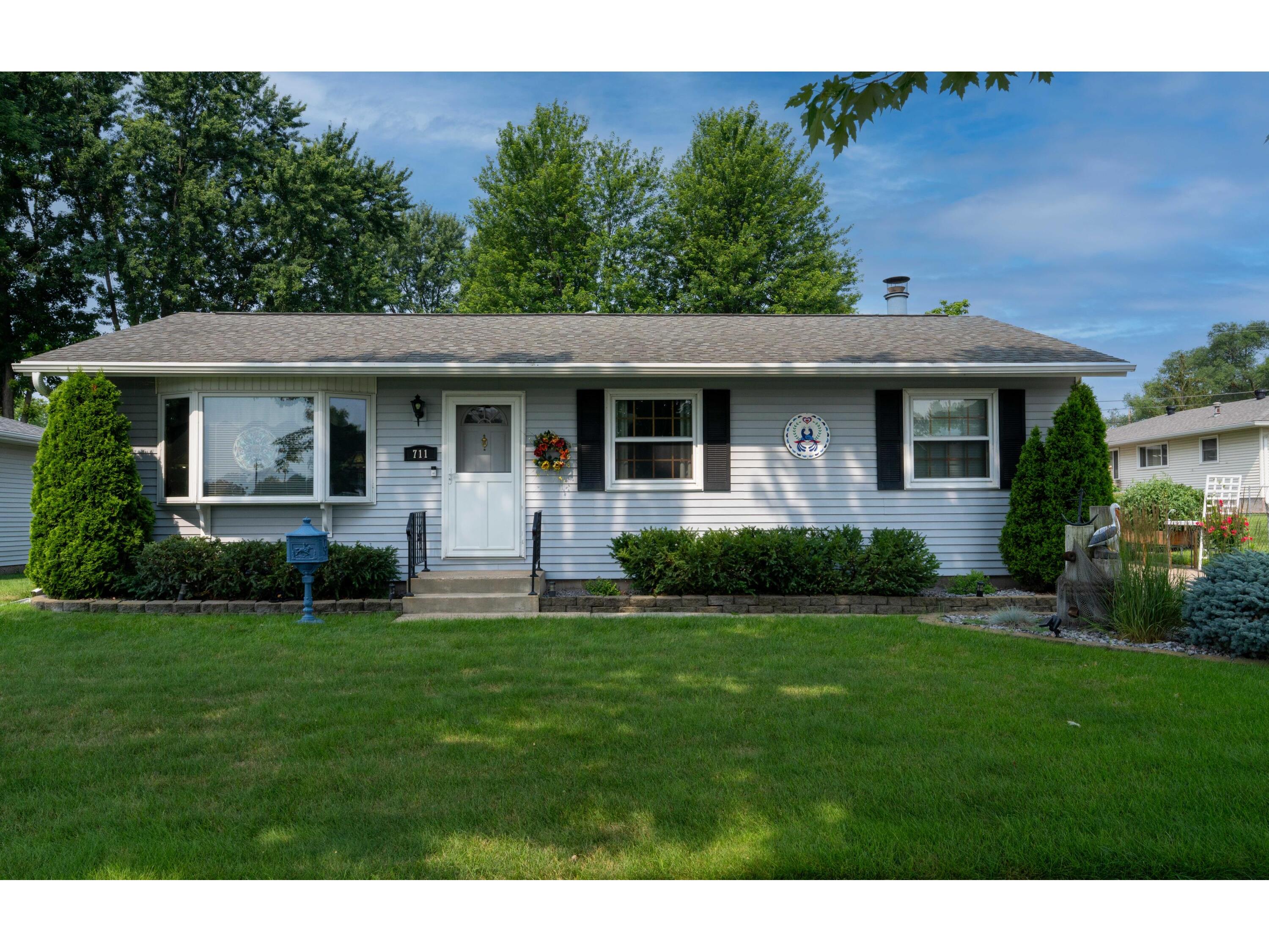 711 East Onalaska WI 54650 1927616 image1